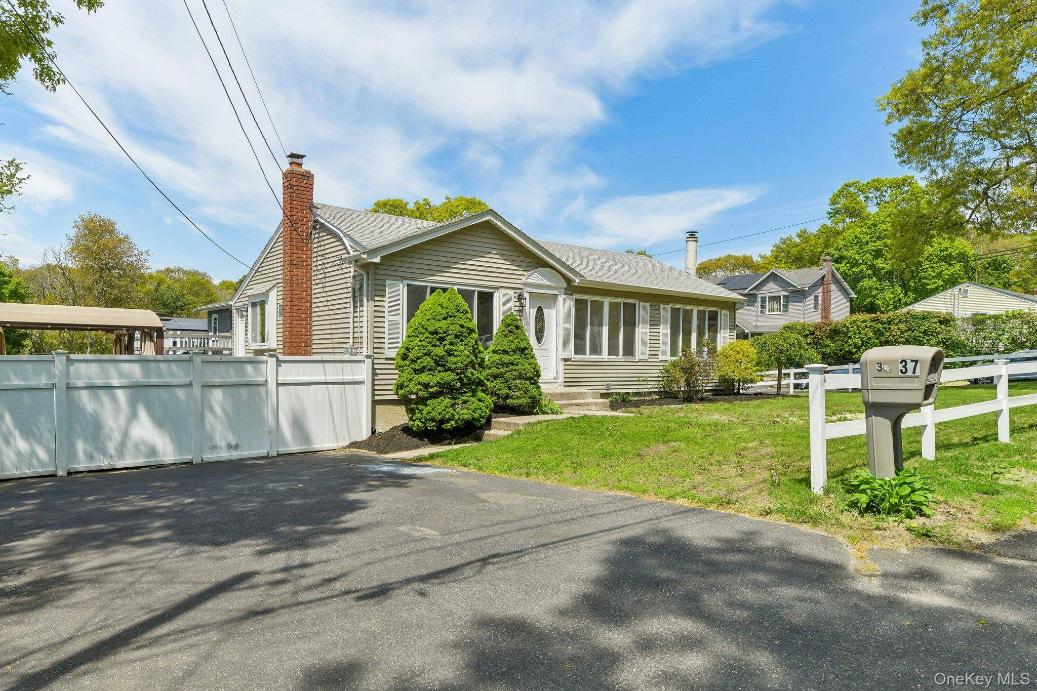Casa de 3 Dormitorios en Venta en Patchogue - Nueva York - EE. UU. - 1