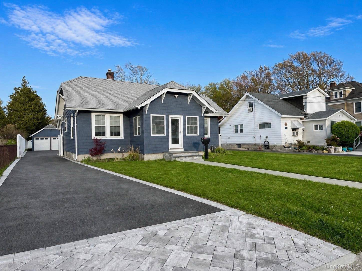 Casa de 3 Dormitorios en Venta en Patchogue - Nueva York - EE. UU. - 1