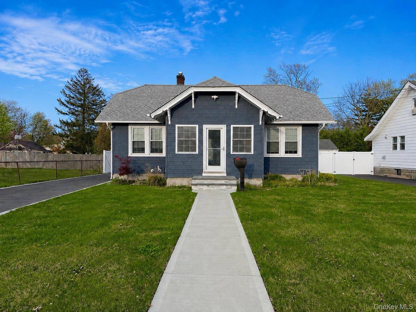 Casa de 3 Dormitorios en Venta en Patchogue - Nueva York - EE. UU. - 2