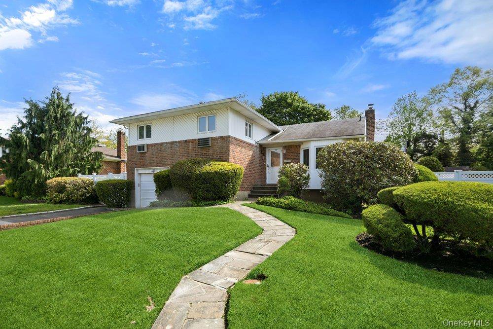 3 Bedroom Home for Sale in Plainview - New York - USA - 2