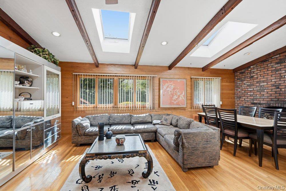 3 Bedroom Home for Sale in Plainview - New York - USA - 5