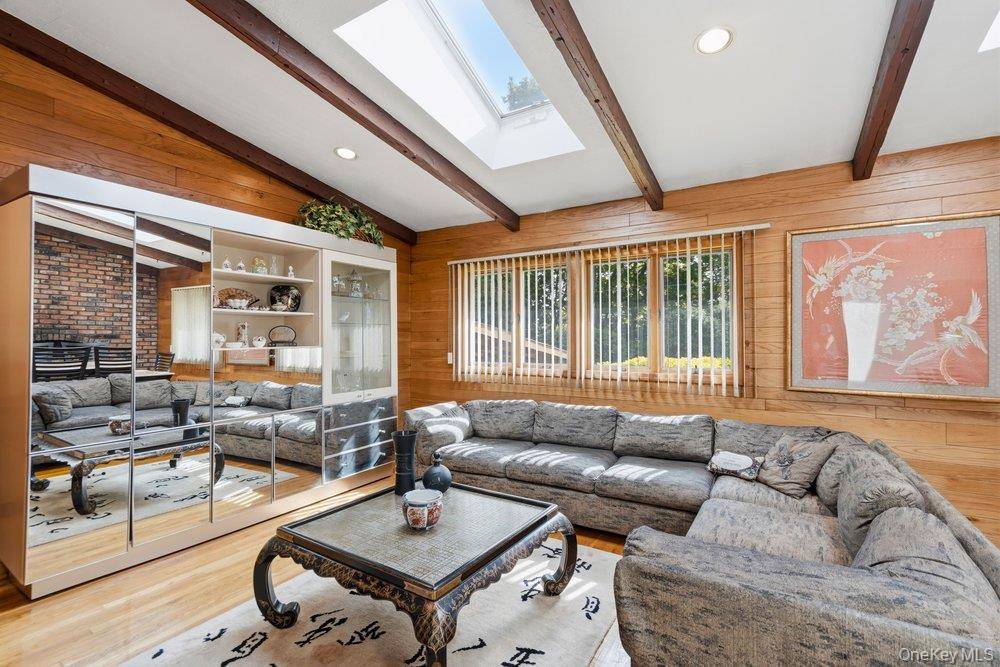 3 Bedroom Home for Sale in Plainview - New York - USA - 6