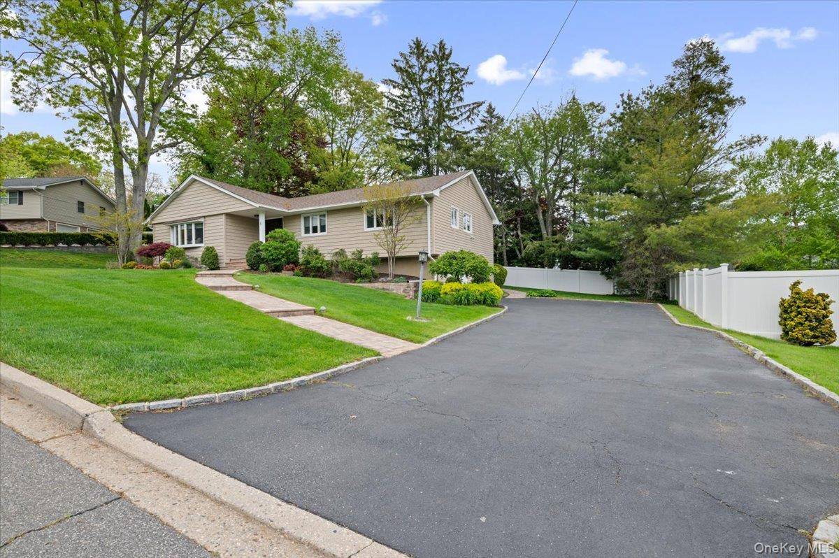 Casa de 3 Dormitorios en Venta en Plainview - Nueva York - EE. UU. - 2