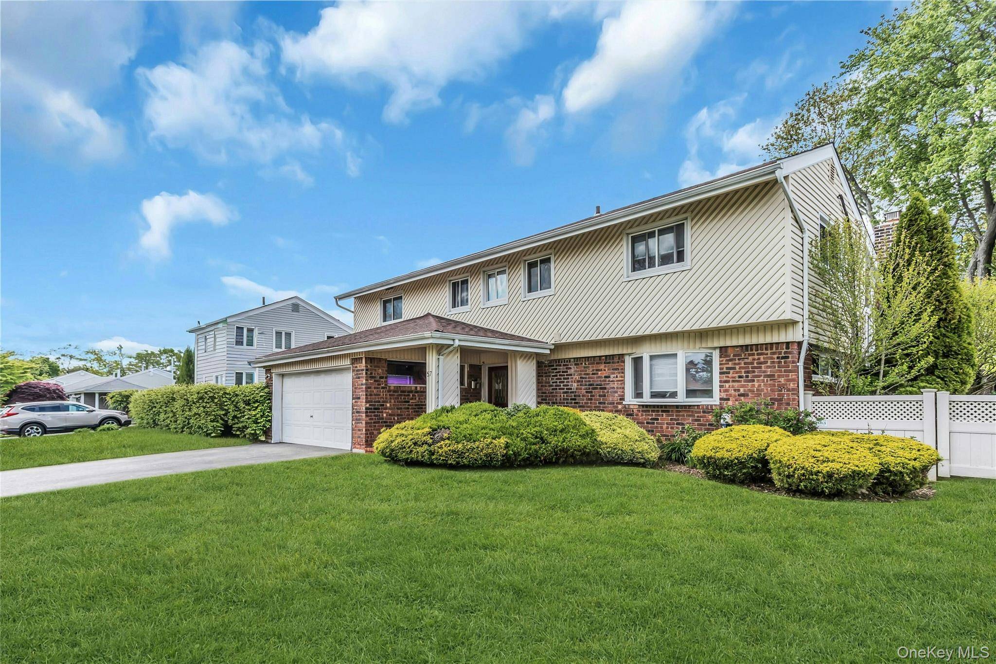 Casa de 3 Dormitorios en Venta en Plainview - Nueva York - EE. UU. - 2