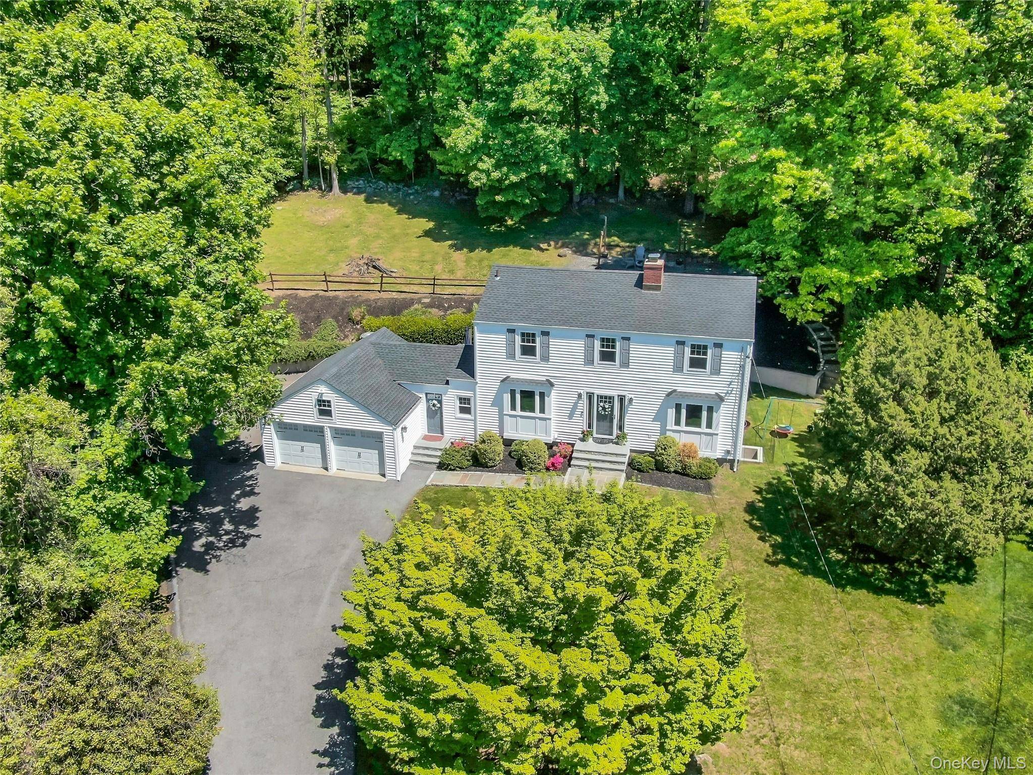 Casa de 3 Dormitorios en Venta en Pleasantville - Nueva York - EE. UU. - 1