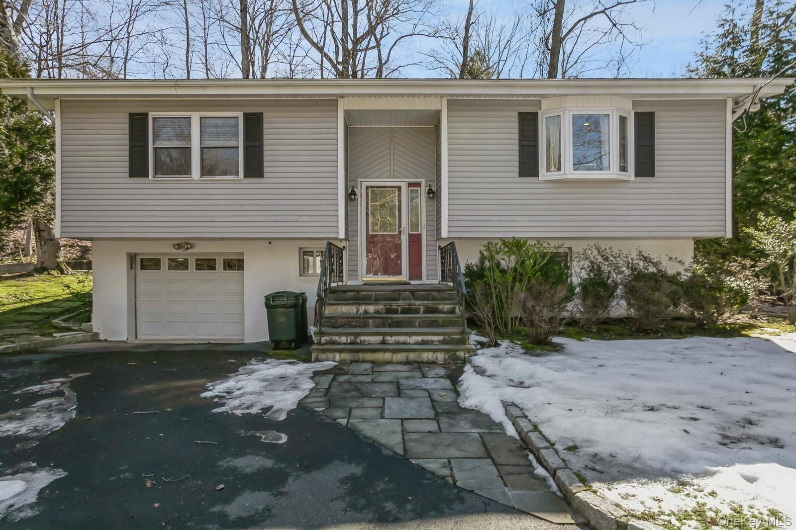 Casa com 3 Quartos à Venda em Pleasantville - Nova Iorque - EUA - 1