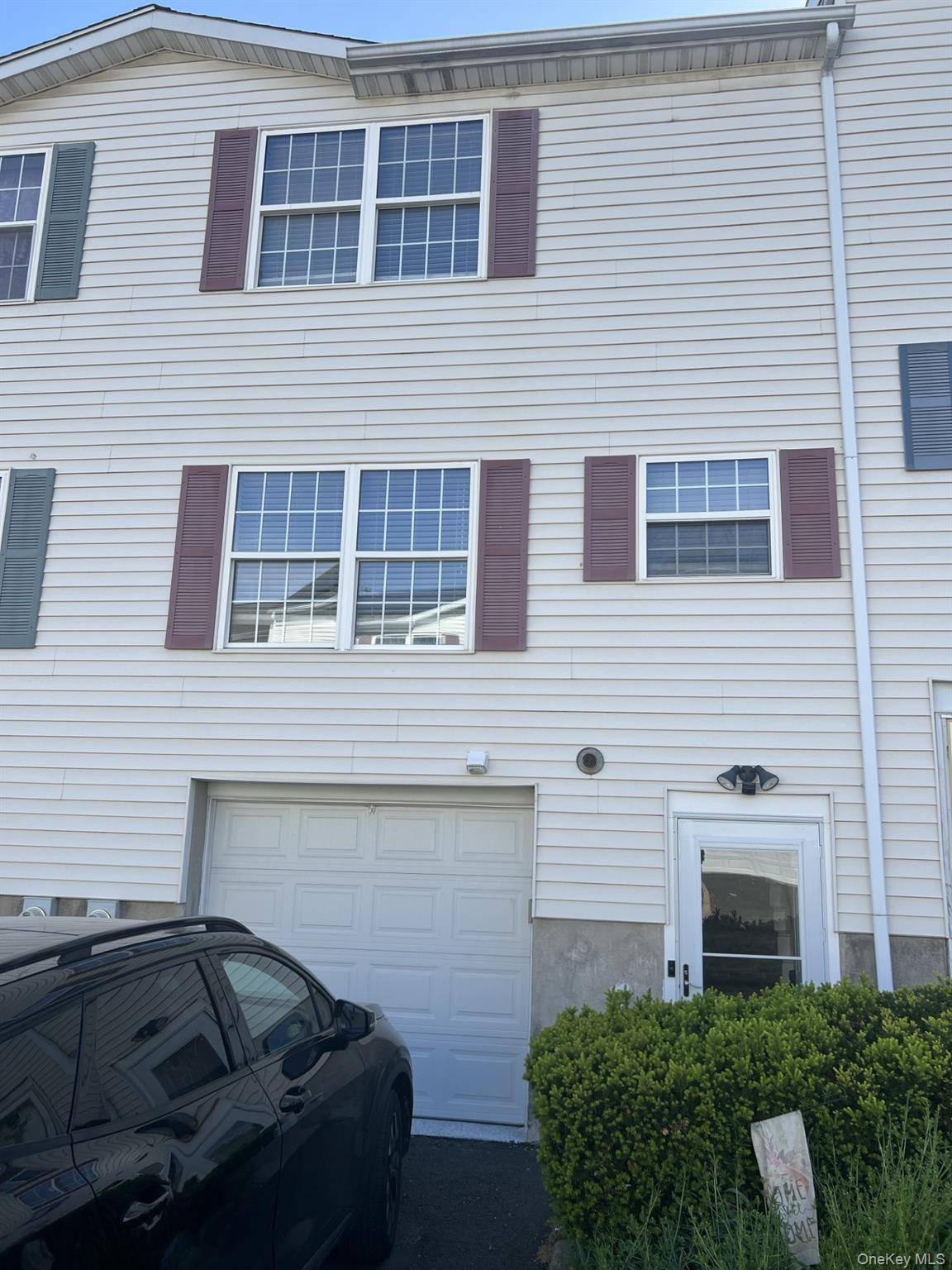 Casa de 3 Dormitorios en Venta en Port Chester - Nueva York - EE. UU. - 1