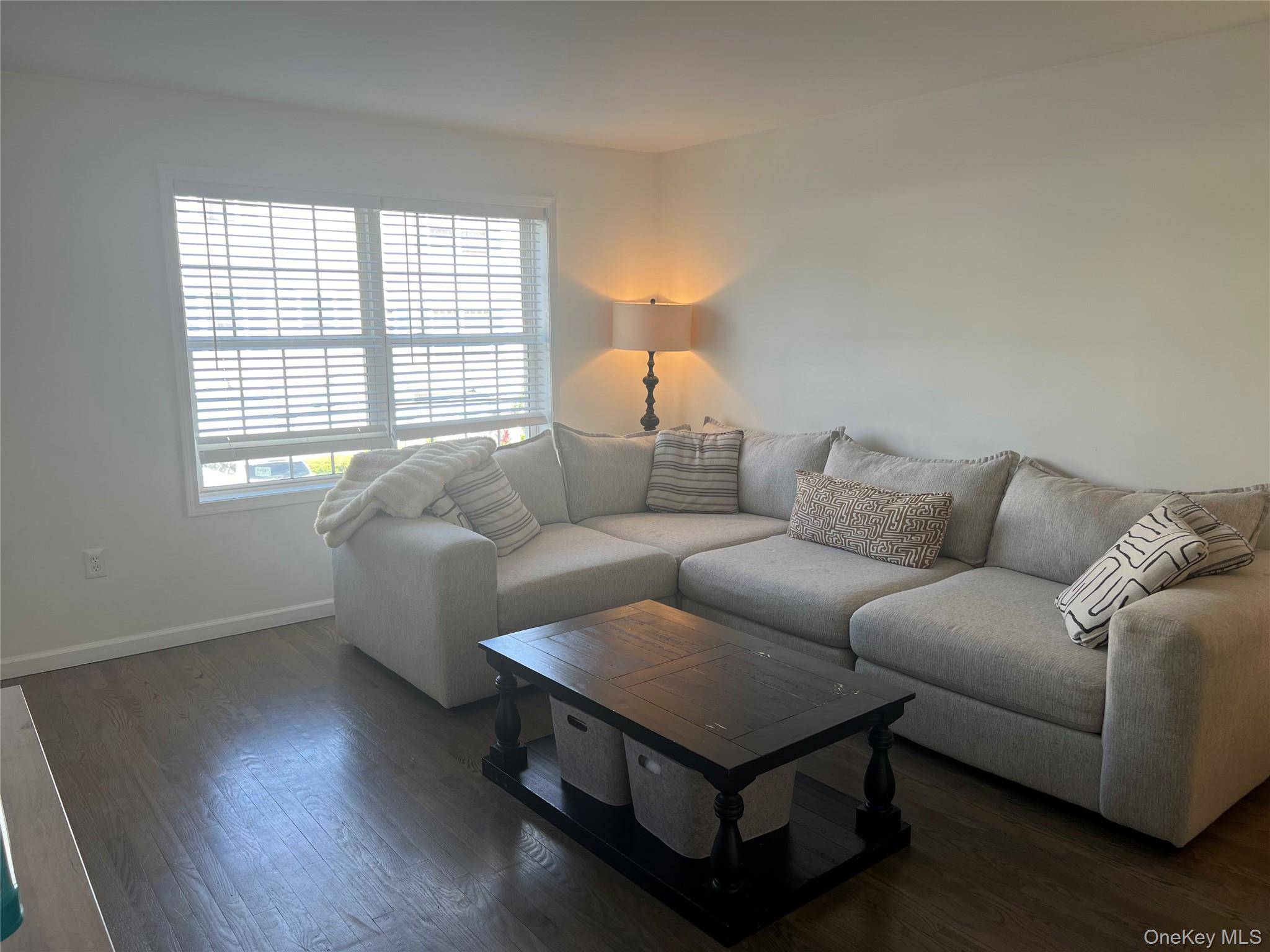 Casa de 3 Dormitorios en Venta en Port Chester - Nueva York - EE. UU. - 2