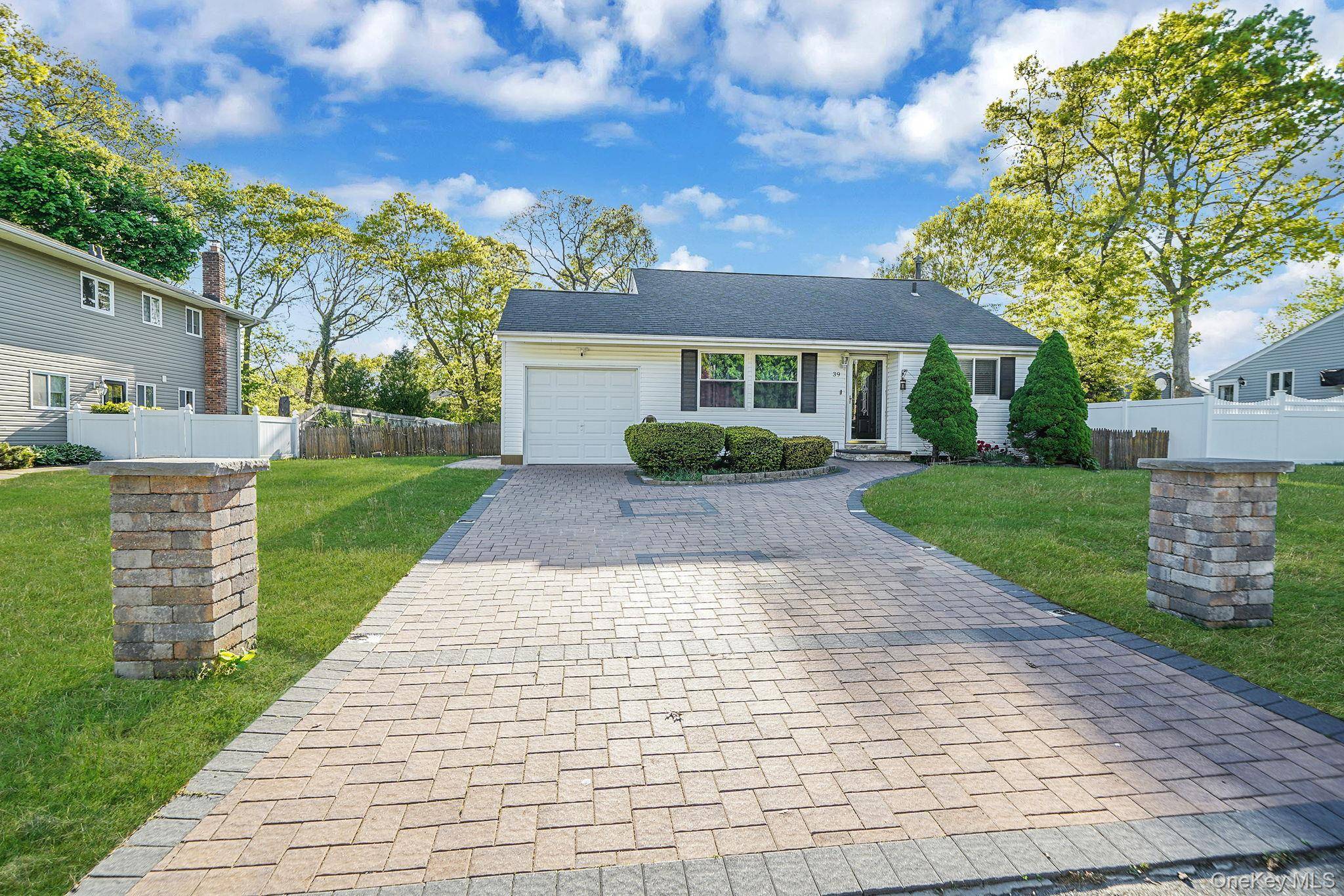 Casa de 3 Dormitorios en Venta en Port Jefferson - Nueva York - EE. UU. - 1