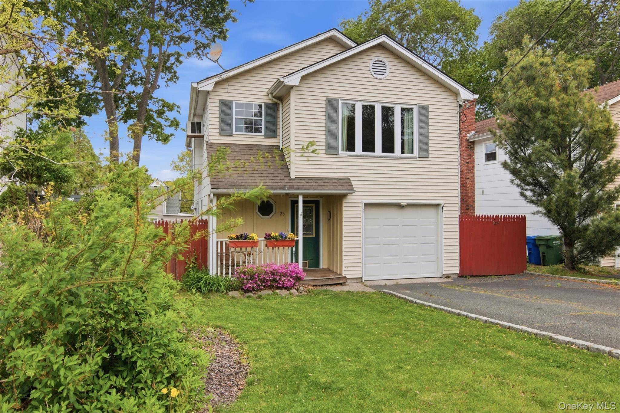 Casa de 3 Dormitorios en Venta en Port Jefferson - Nueva York - EE. UU. - 1