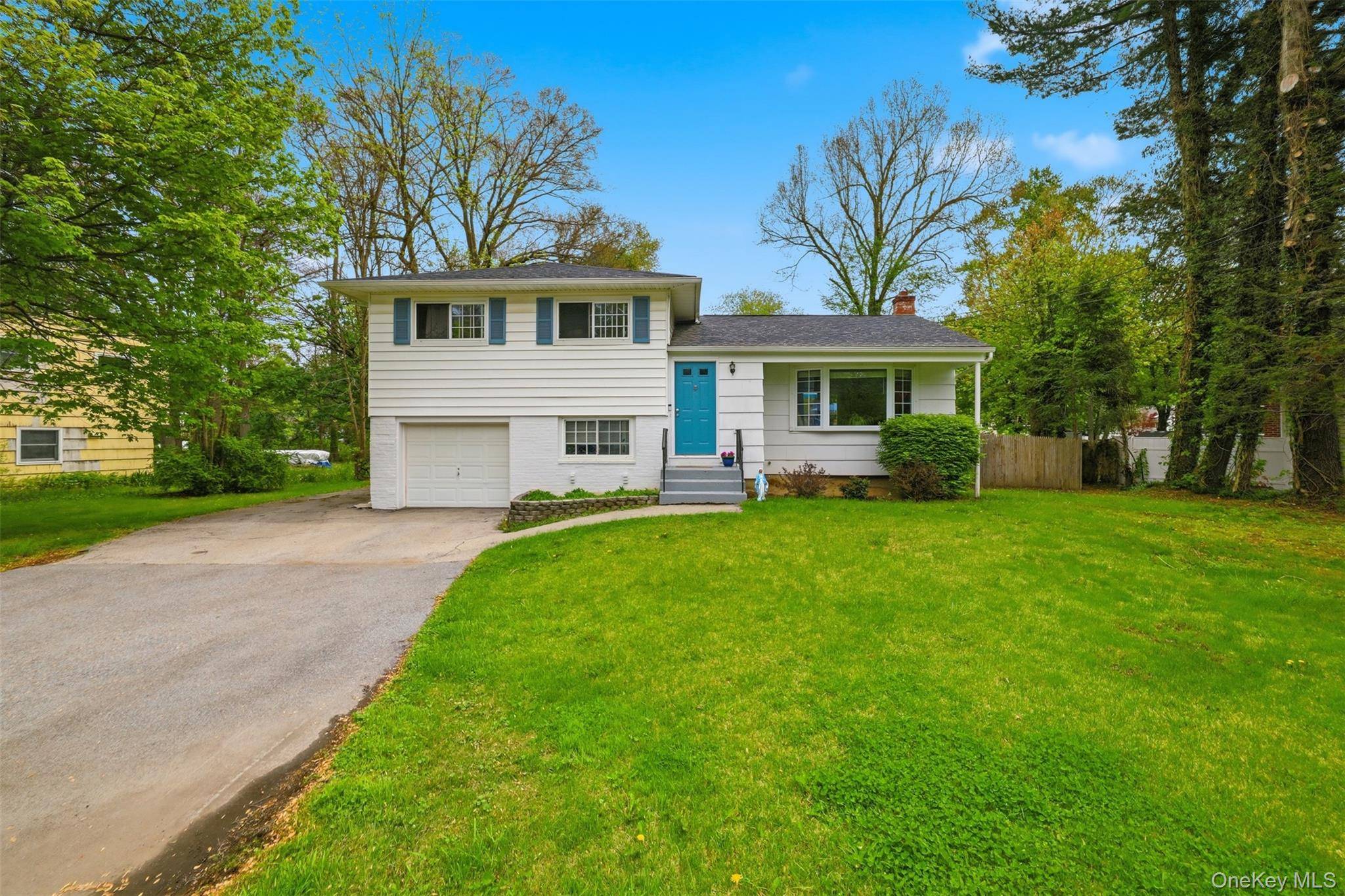 Casa de 3 Dormitorios en Venta en Poughkeepsie - Nueva York - EE. UU. - 1