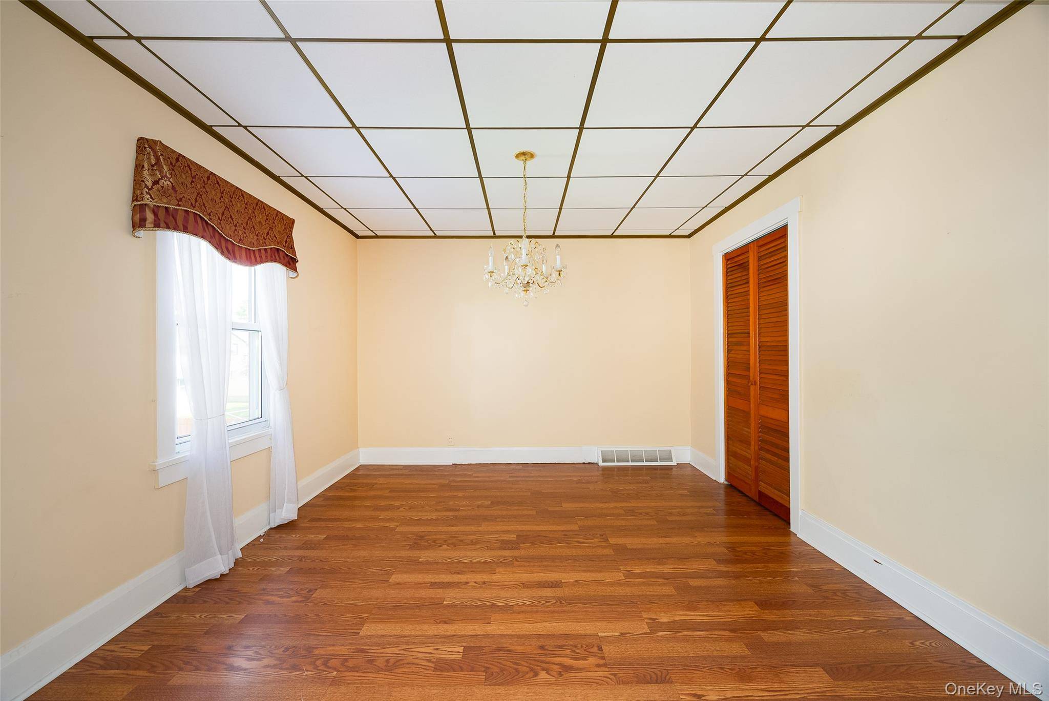 3 Bedroom Home for Sale in Poughkeepsie - New York - USA - 8