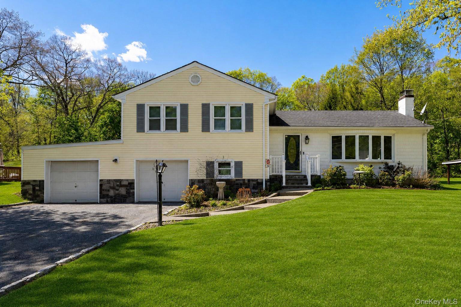 Casa com 3 Quartos à Venda em Poughkeepsie - Nova Iorque - EUA - 1