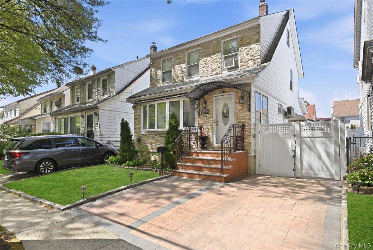 Casa de 3 Dormitorios en Venta en Queens Village - Nueva York - EE. UU. - 2