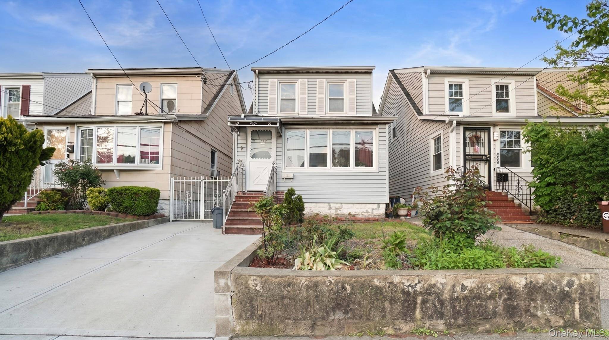 Casa com 3 Quartos à Venda em Queens Village - Nova Iorque - EUA - 1