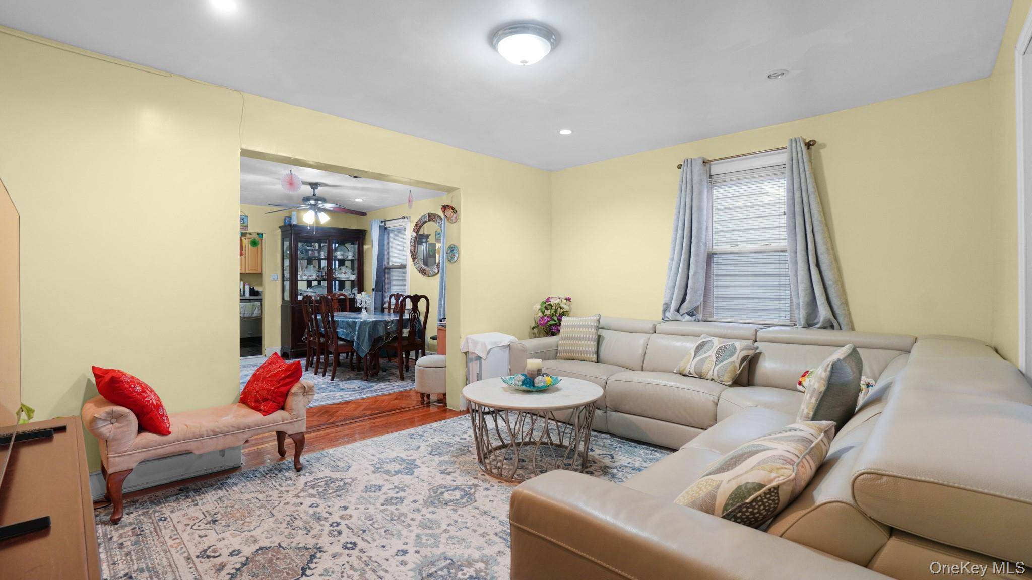Casa com 3 Quartos à Venda em Queens Village - Nova Iorque - EUA - 2