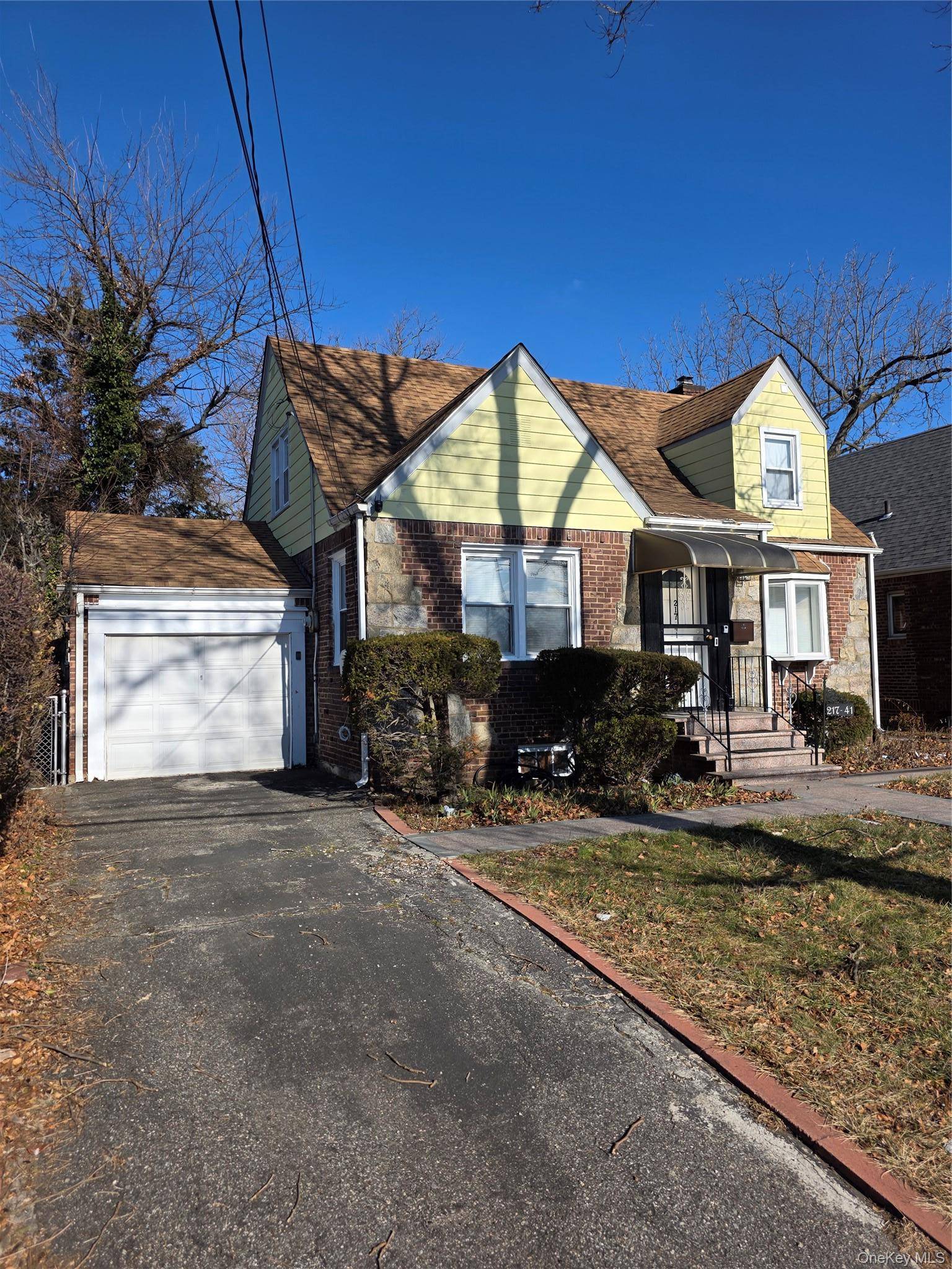 Casa de 3 Dormitorios en Venta en Queens Village - Nueva York - EE. UU. - 1