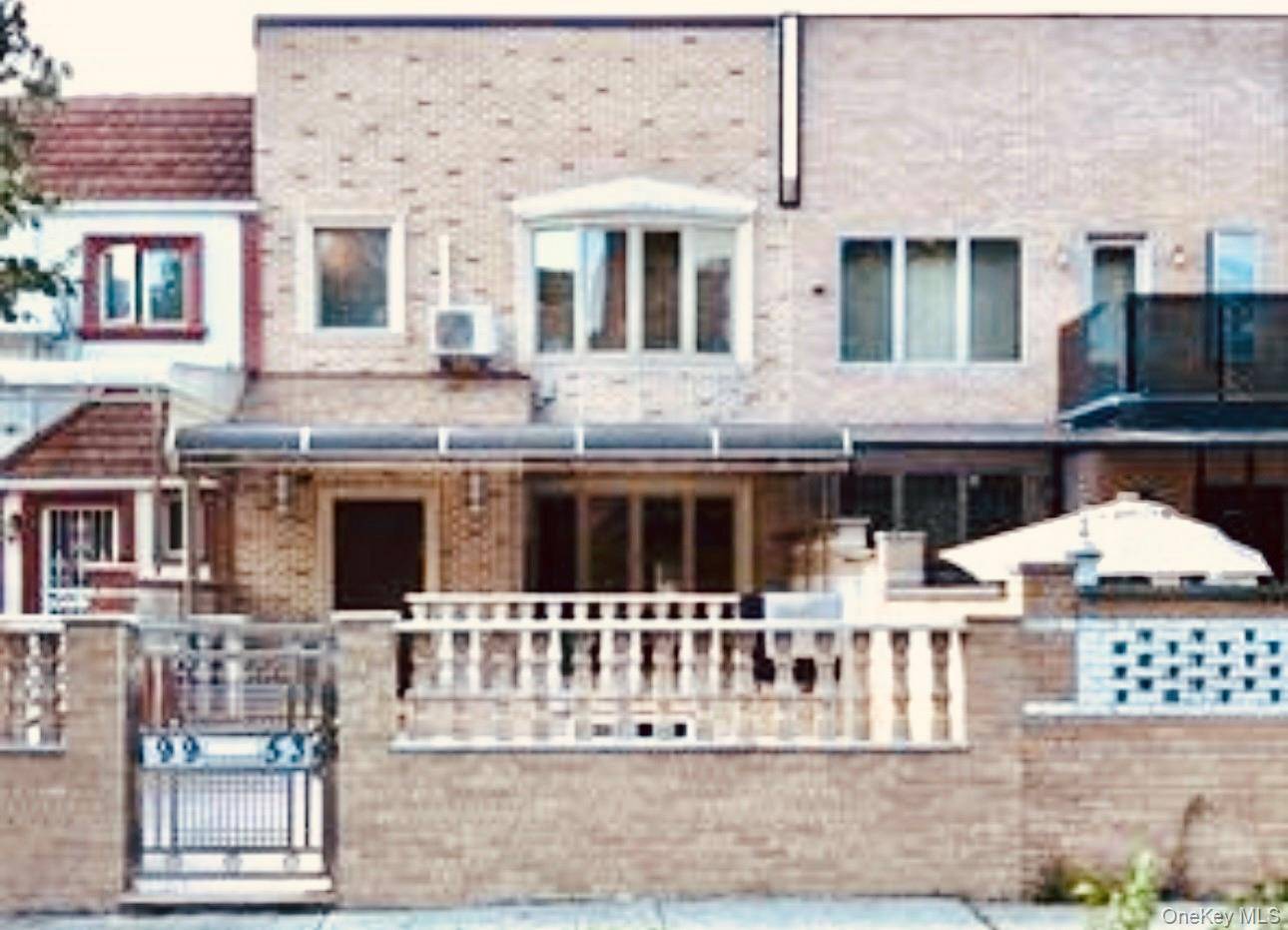 3 Bedroom Home for Sale in Rego Park - New York - USA - 1