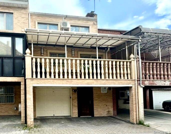 3 Bedroom Home for Sale in Rego Park - New York - USA - 3