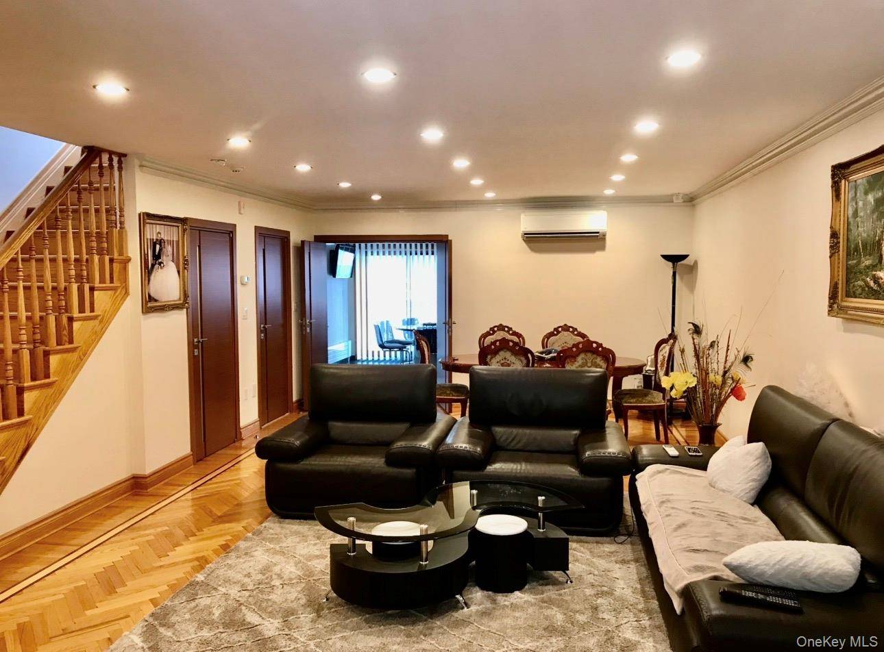 3 Bedroom Home for Sale in Rego Park - New York - USA - 4
