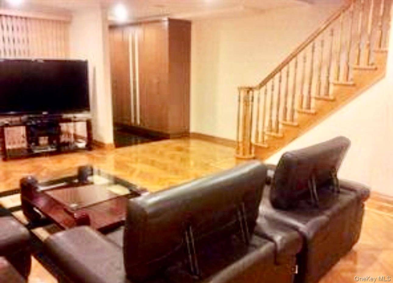 3 Bedroom Home for Sale in Rego Park - New York - USA - 5