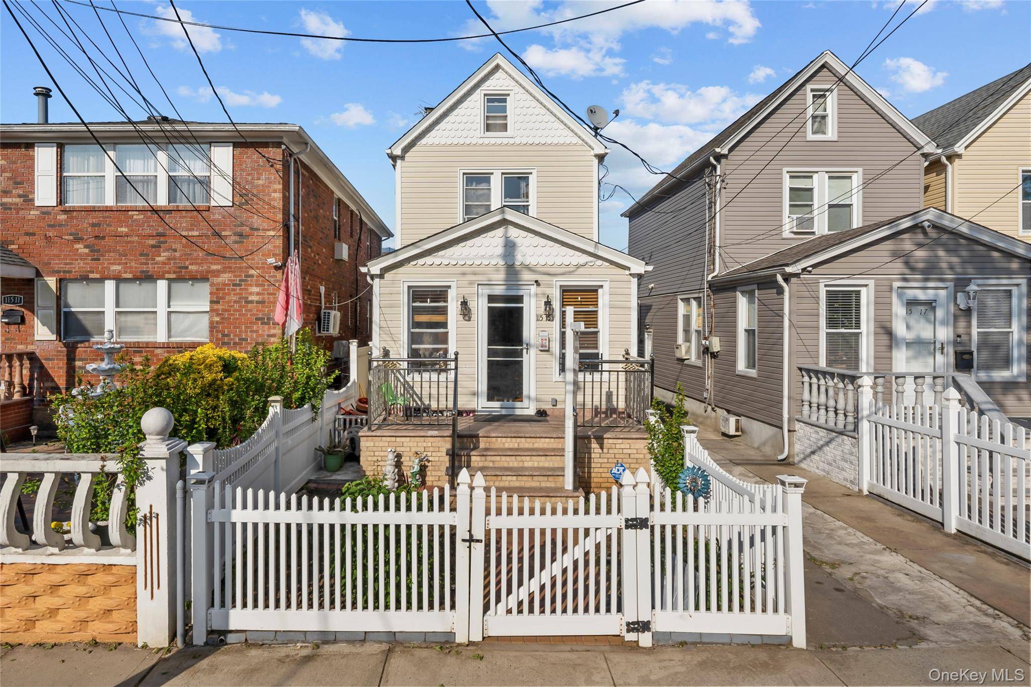 Casa com 3 Quartos à Venda em Richmond Hill S. - Nova Iorque - EUA - 1