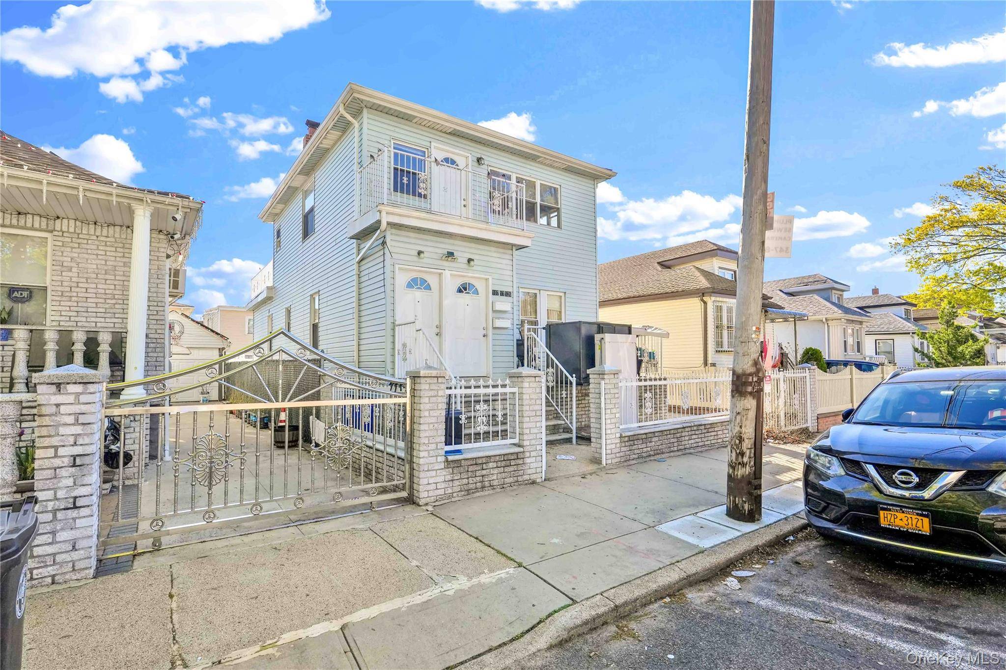 Casa de 3 Dormitorios en Venta en Richmond Hill S. - Nueva York - EE. UU. - 1