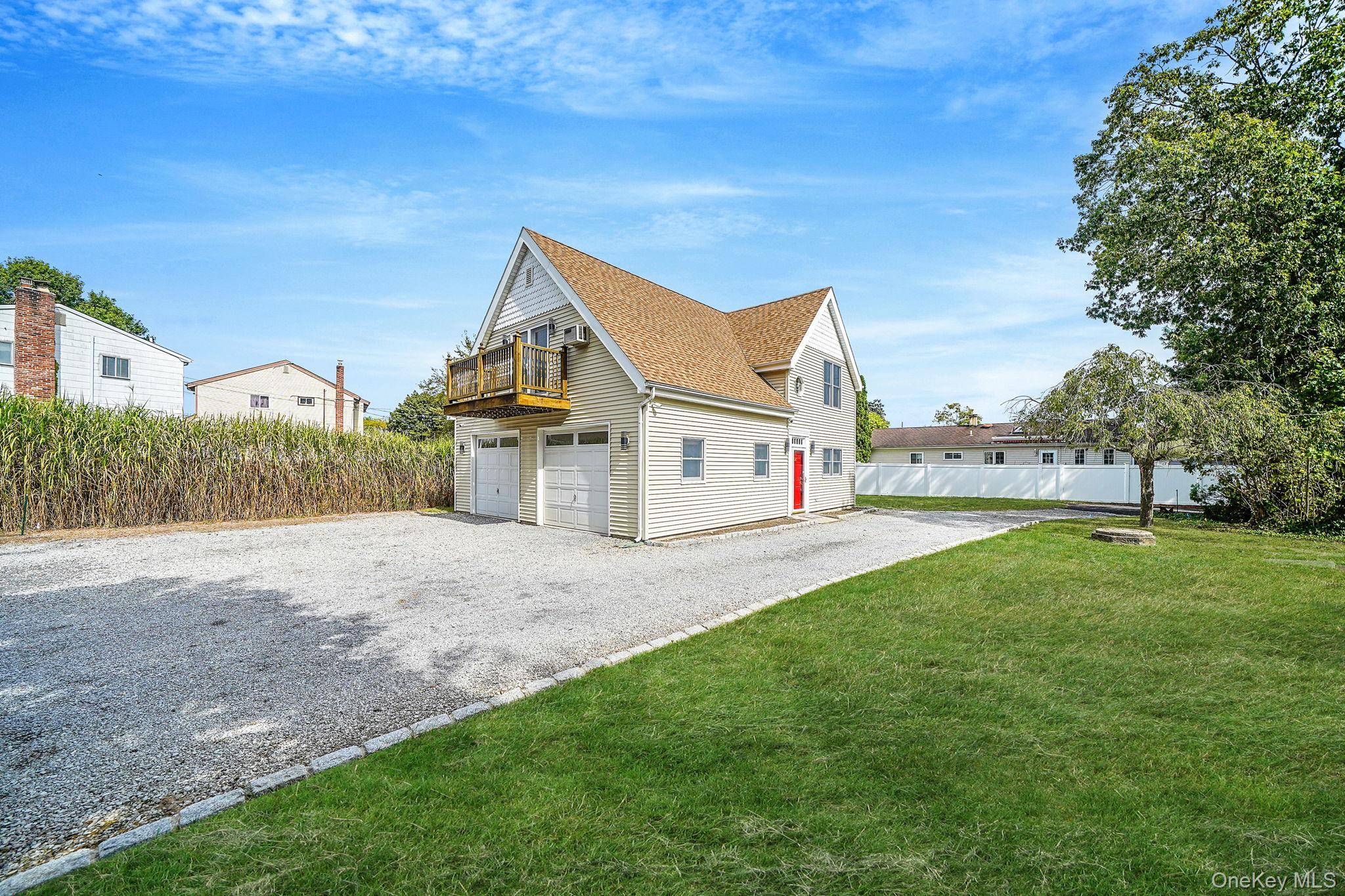 Casa com 3 Quartos à Venda em Ronkonkoma - Nova Iorque - EUA - 1