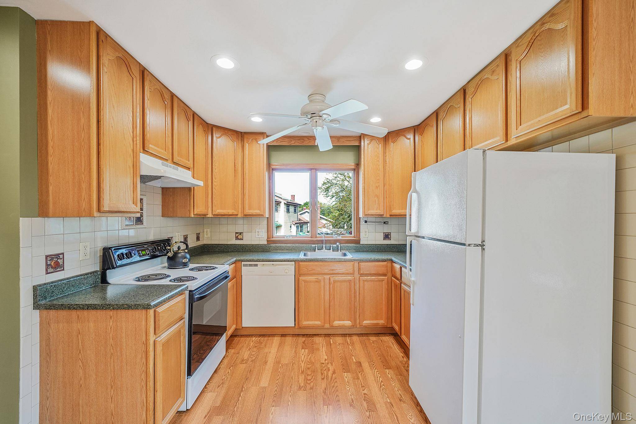 Casa com 3 Quartos à Venda em Ronkonkoma - Nova Iorque - EUA - 4