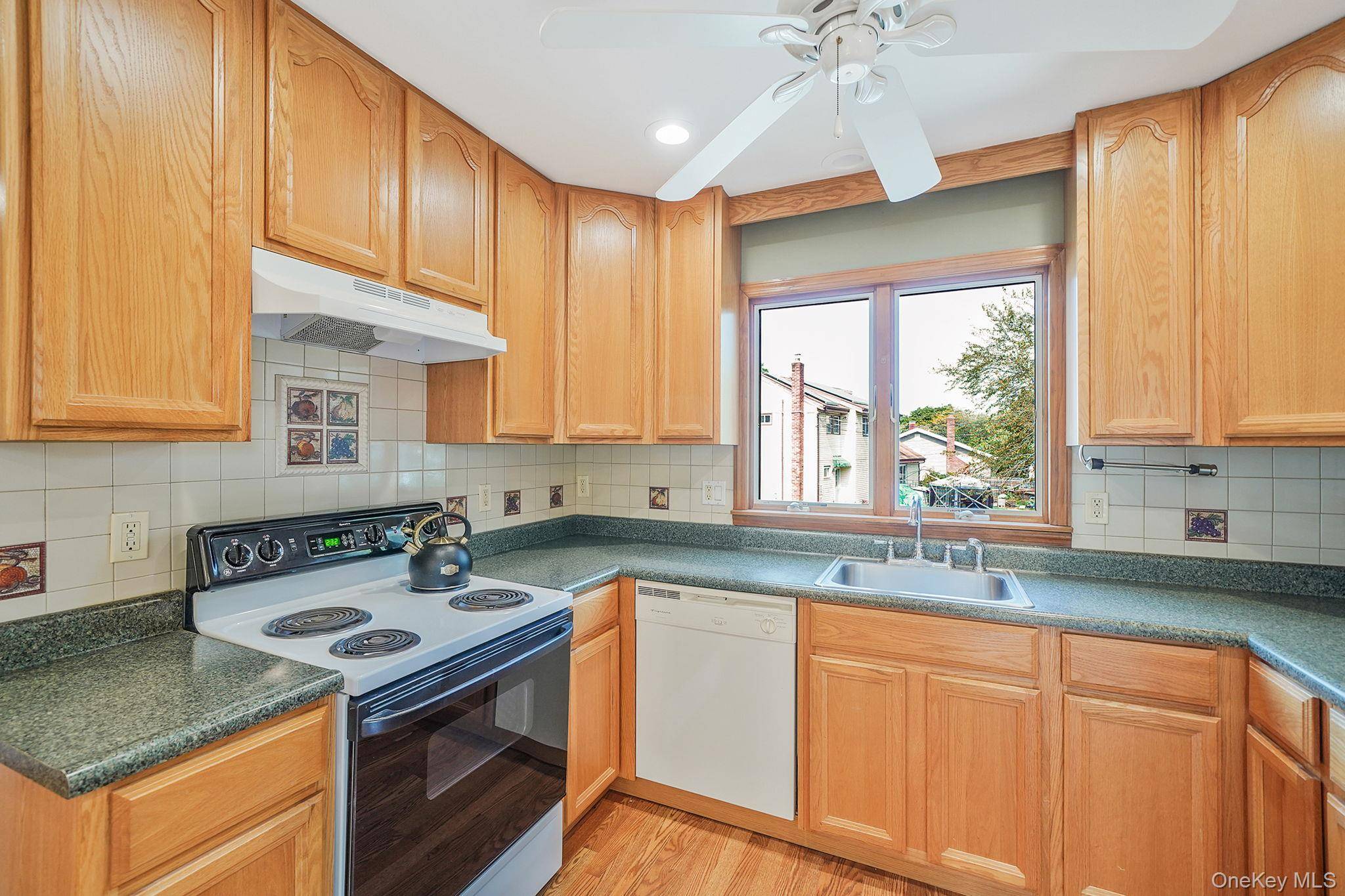 Casa com 3 Quartos à Venda em Ronkonkoma - Nova Iorque - EUA - 5