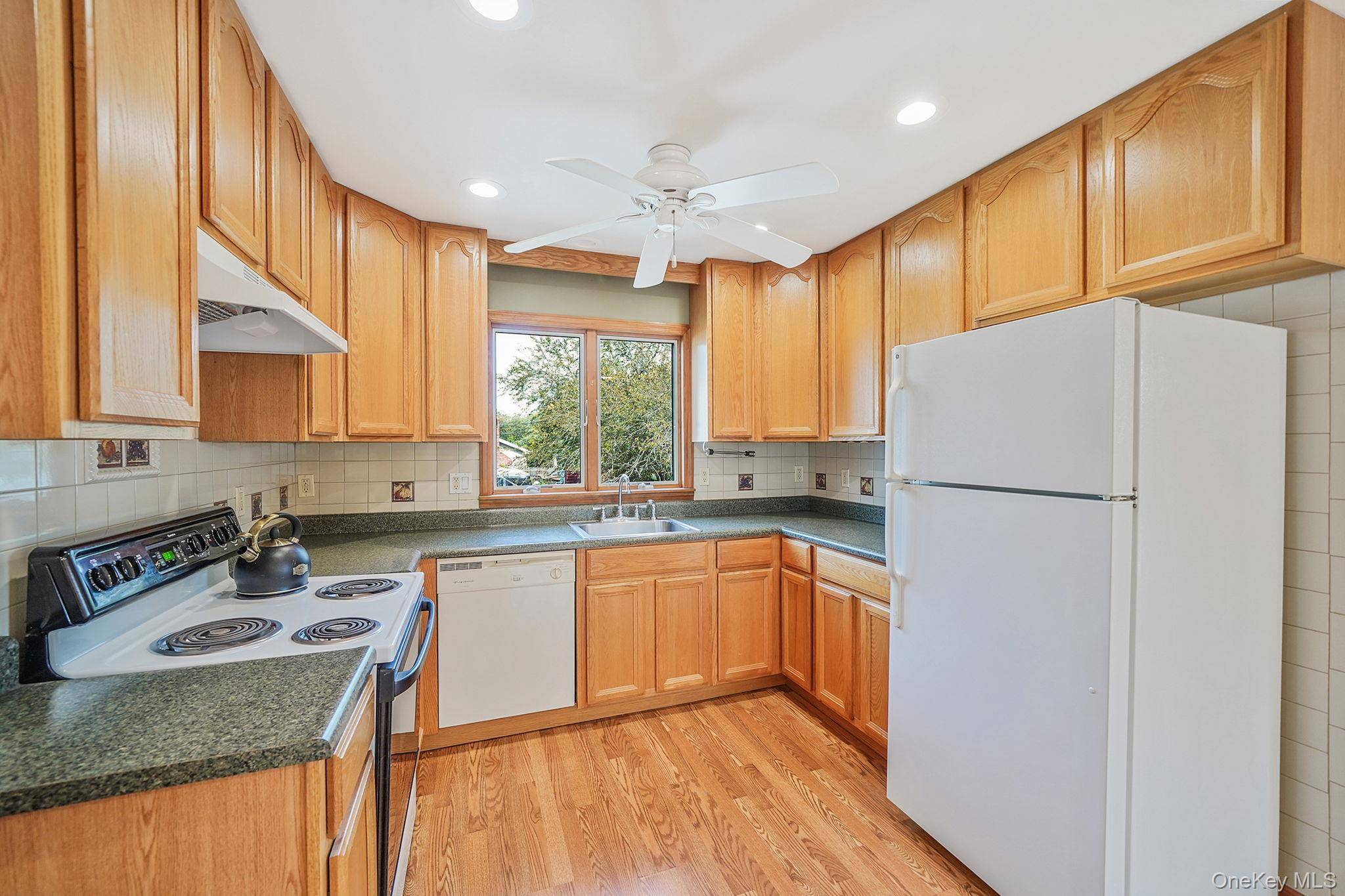 Casa com 3 Quartos à Venda em Ronkonkoma - Nova Iorque - EUA - 6