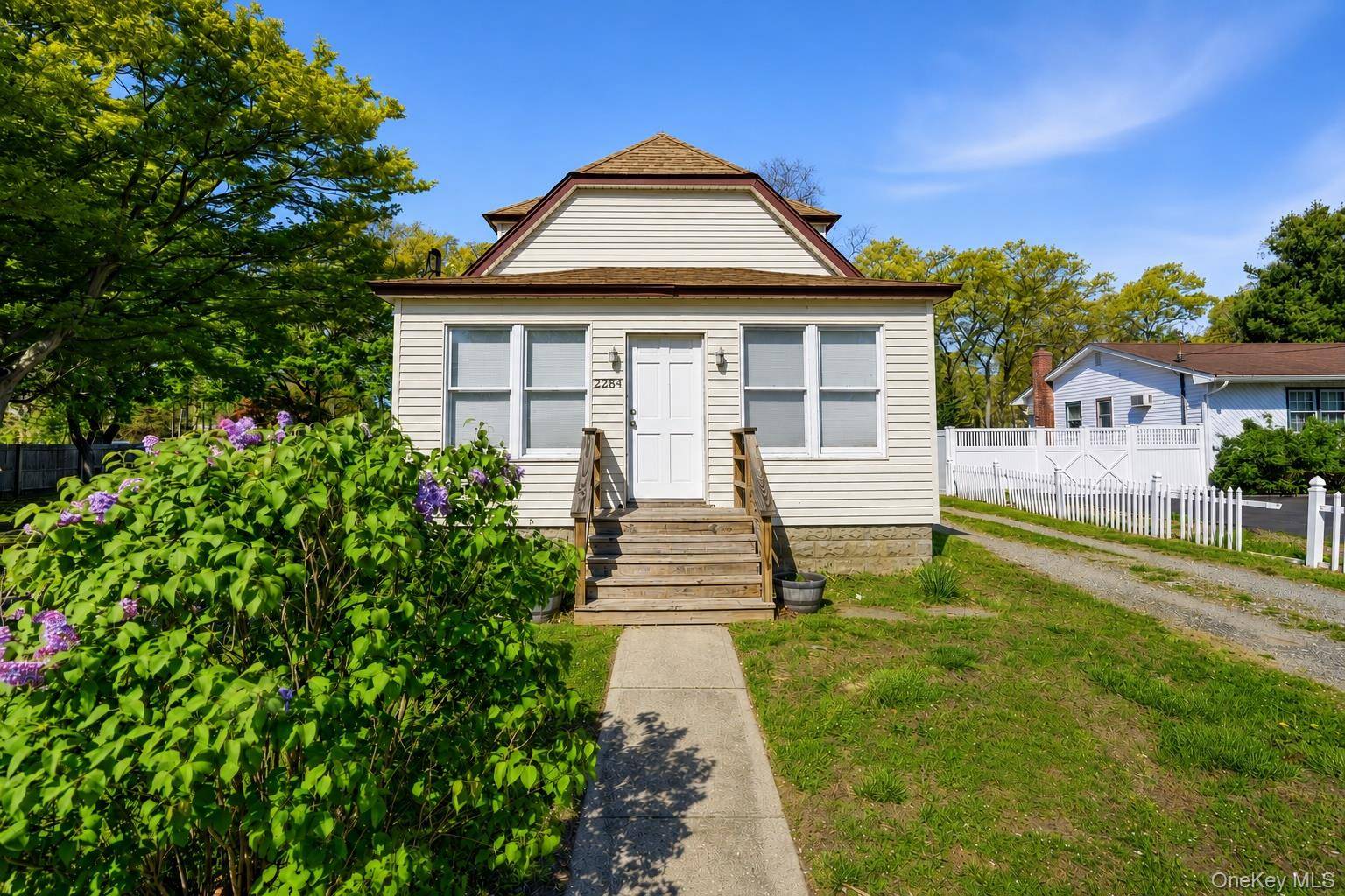 Casa com 3 Quartos à Venda em Ronkonkoma - Nova Iorque - EUA - 1