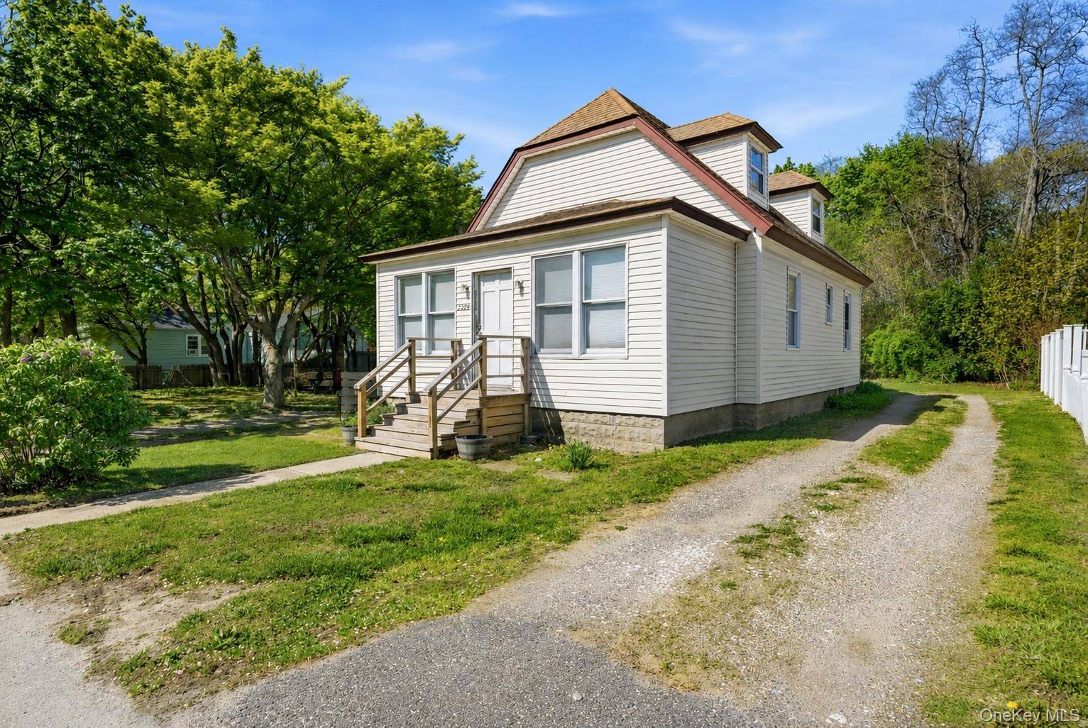 Casa com 3 Quartos à Venda em Ronkonkoma - Nova Iorque - EUA - 2