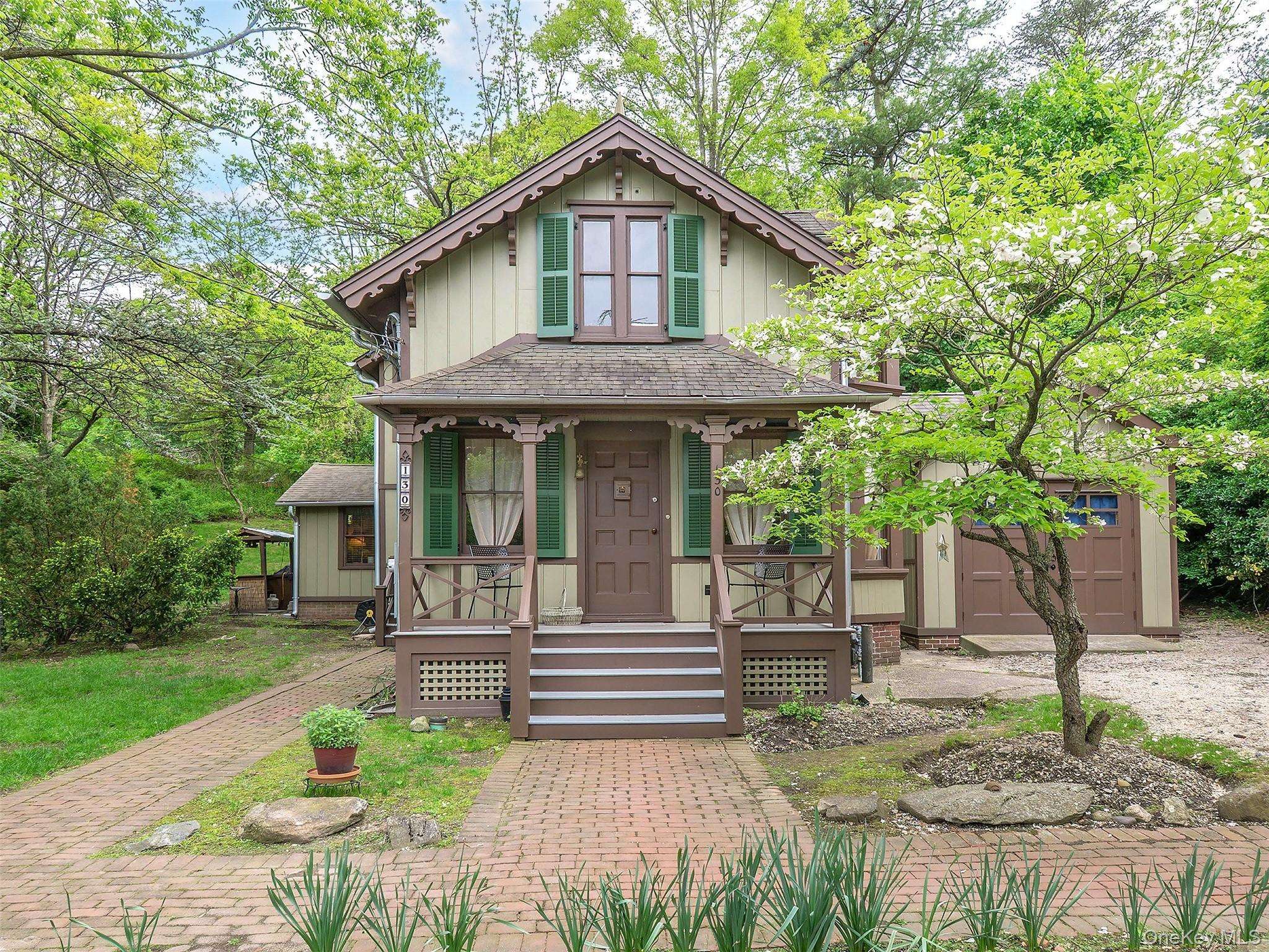 Casa de 3 Dormitorios en Venta en Roslyn - Nueva York - EE. UU. - 1