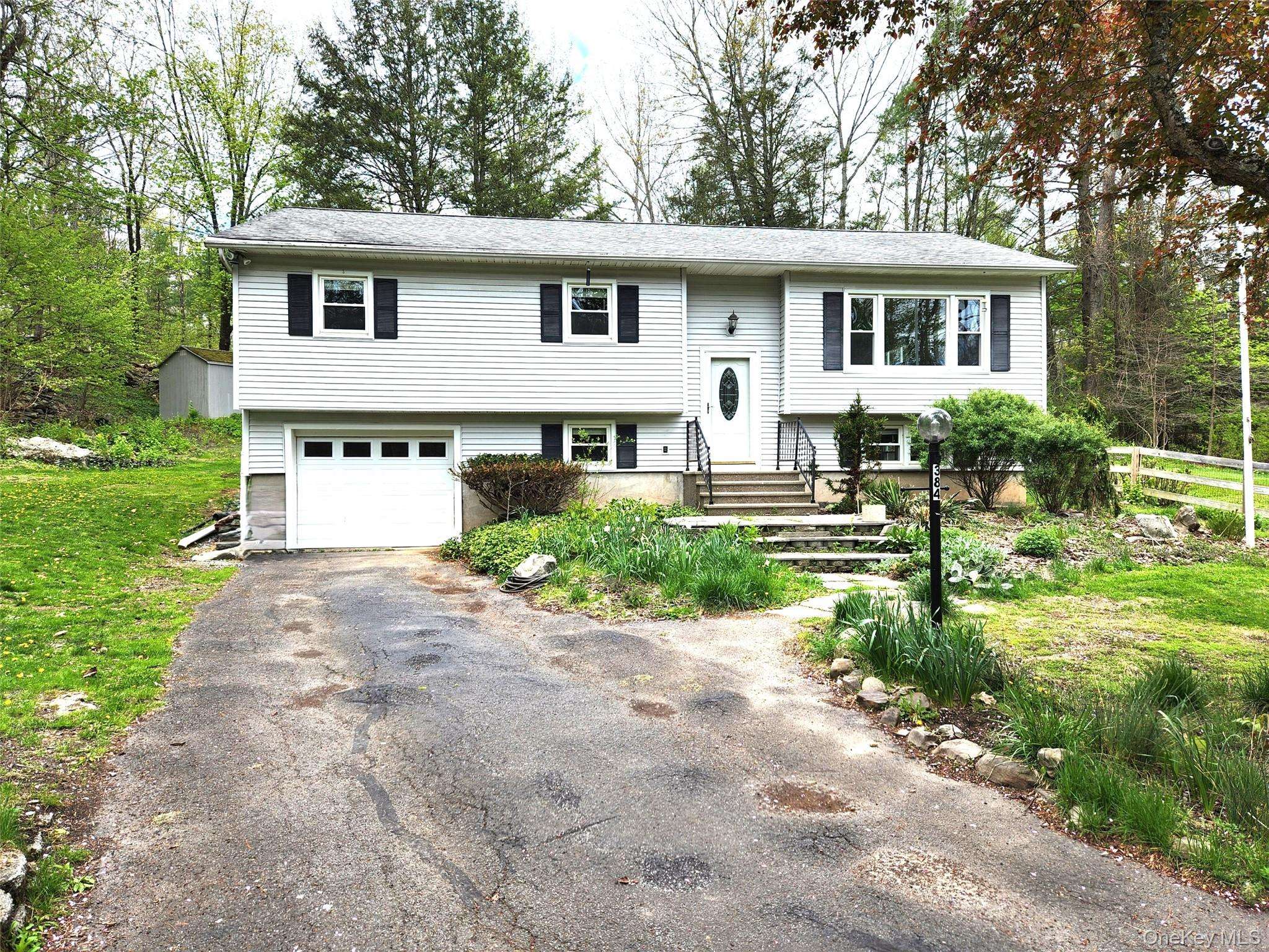 Casa com 3 Quartos à Venda em Saugerties - Nova Iorque - EUA - 1