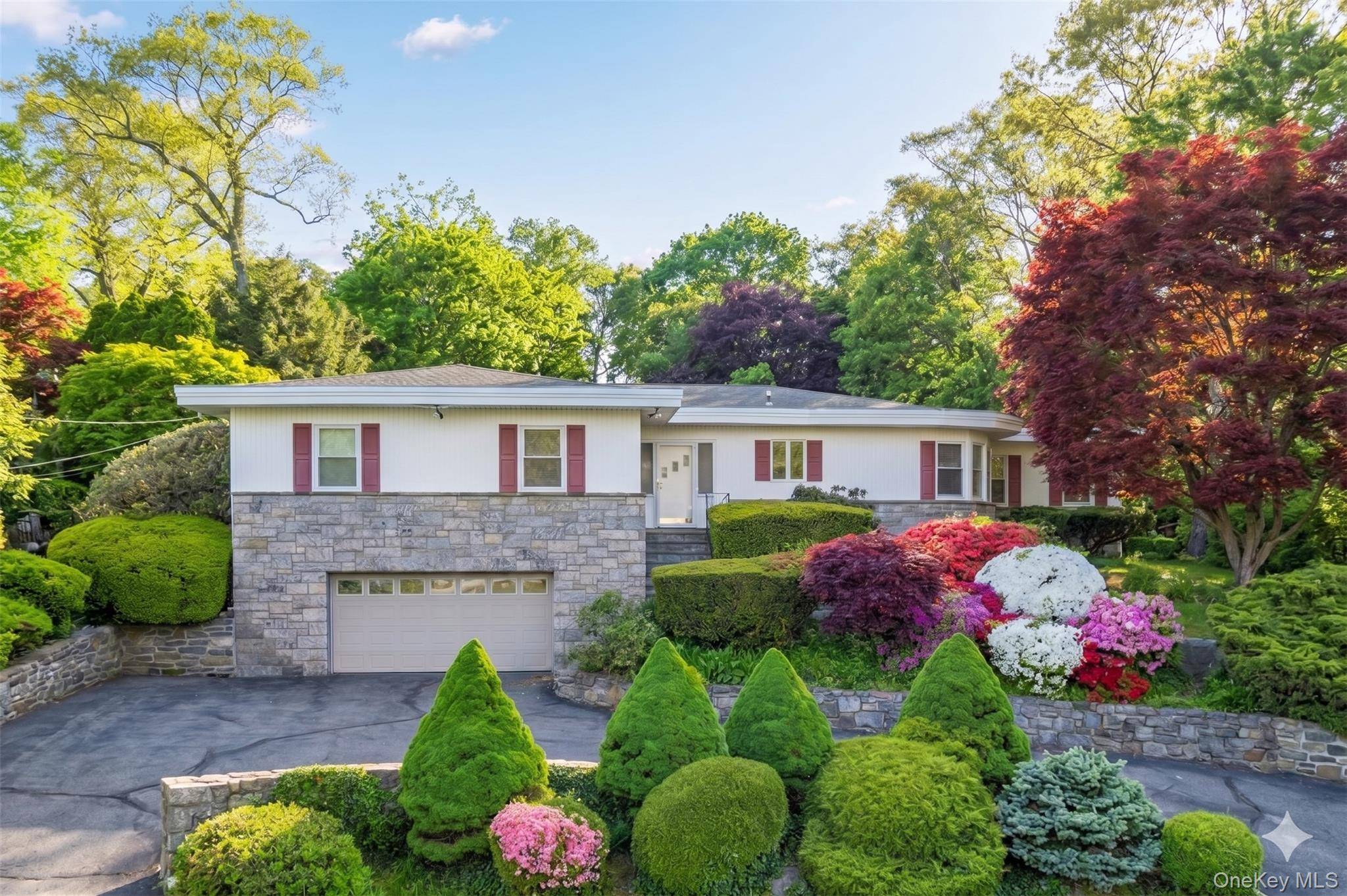Casa de 3 Dormitorios en Venta en Scarsdale - Nueva York - EE. UU. - 1