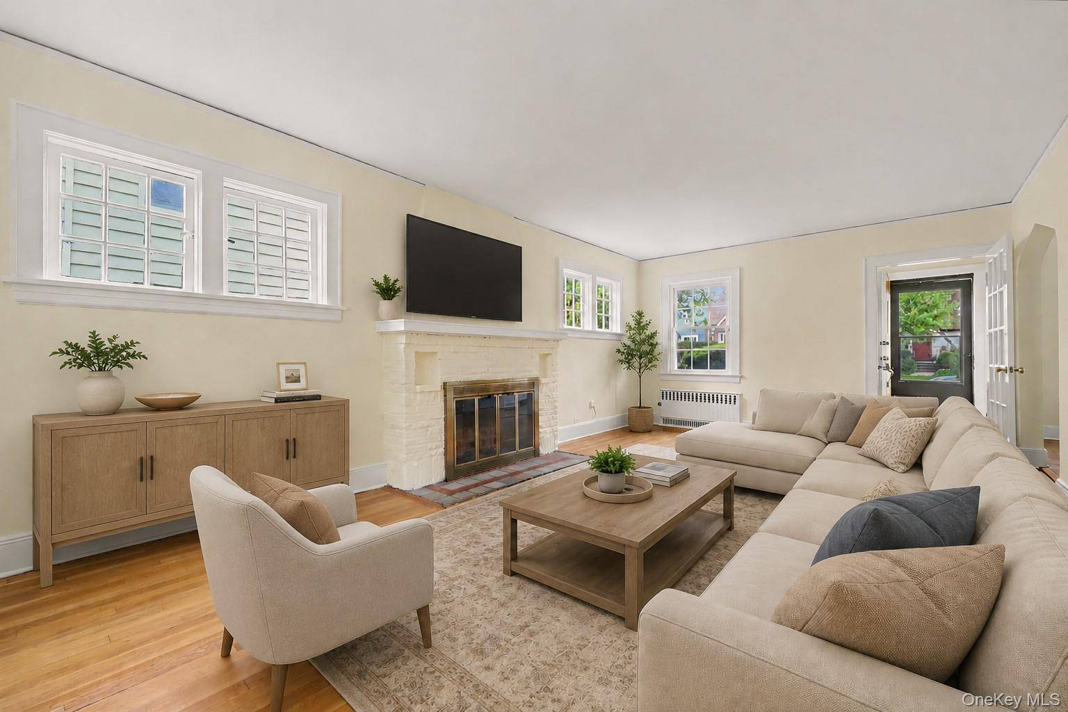3 Bedroom Home for Sale in Scarsdale - New York - USA - 2