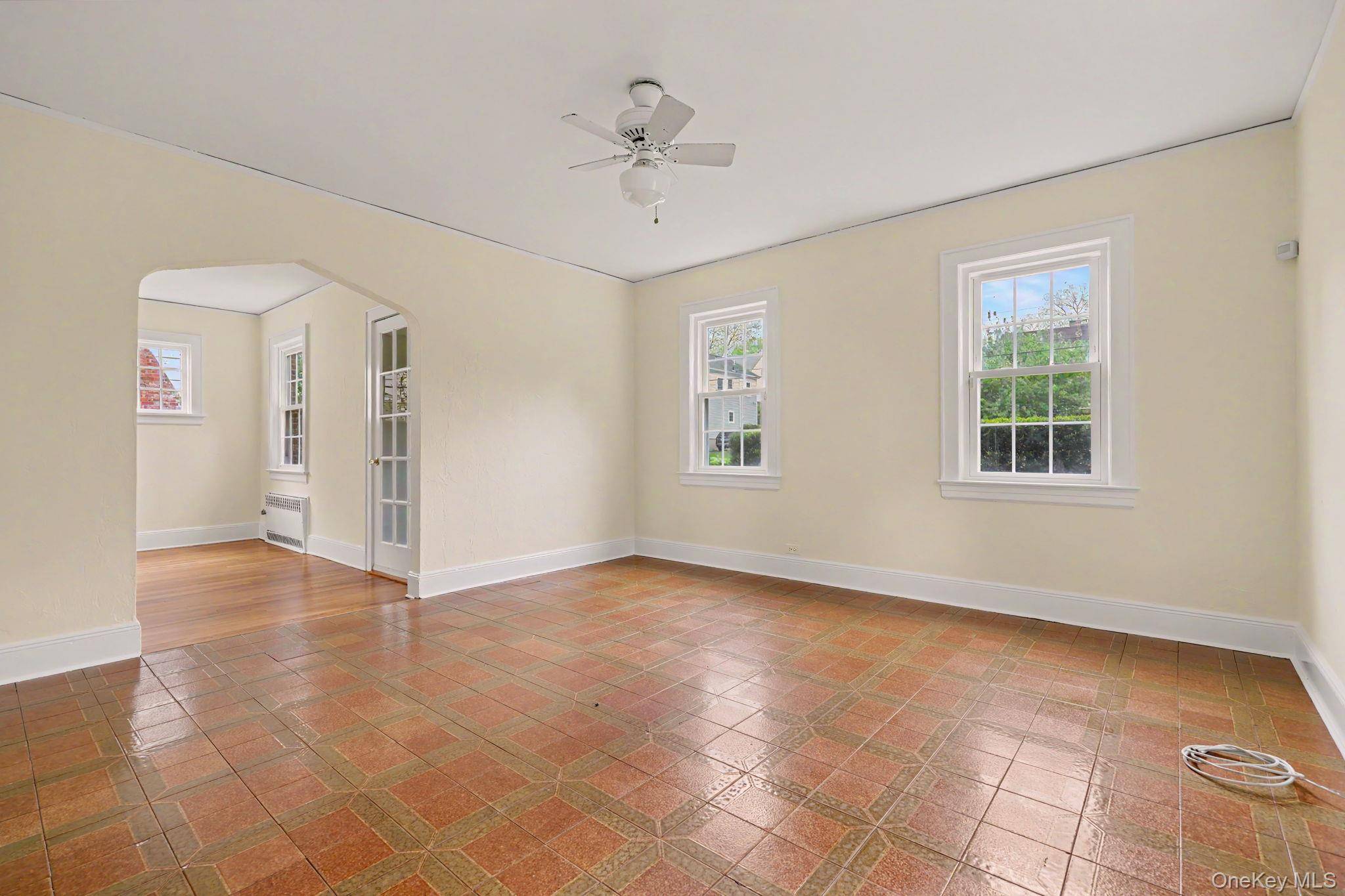 3 Bedroom Home for Sale in Scarsdale - New York - USA - 7