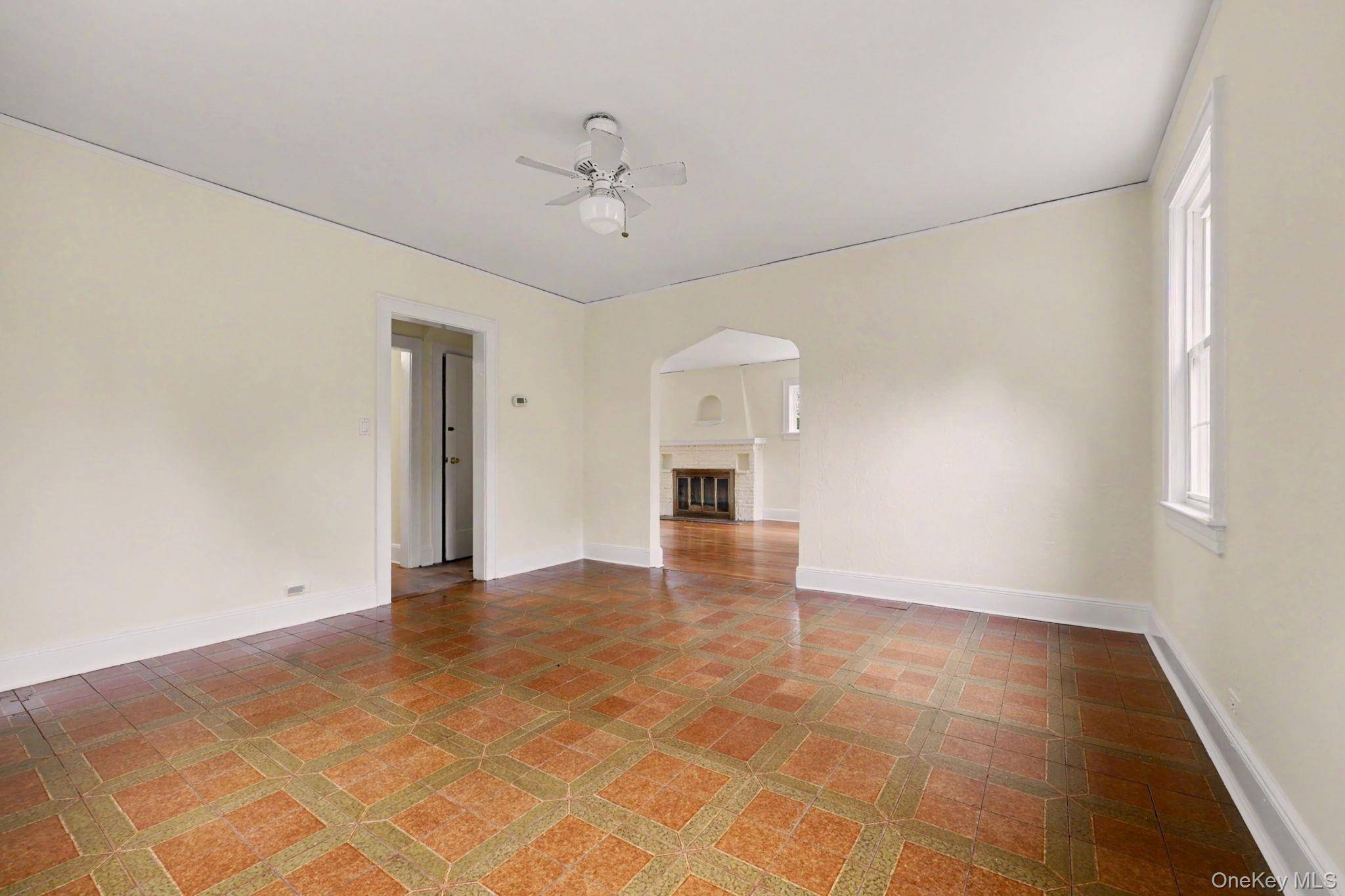 3 Bedroom Home for Sale in Scarsdale - New York - USA - 8