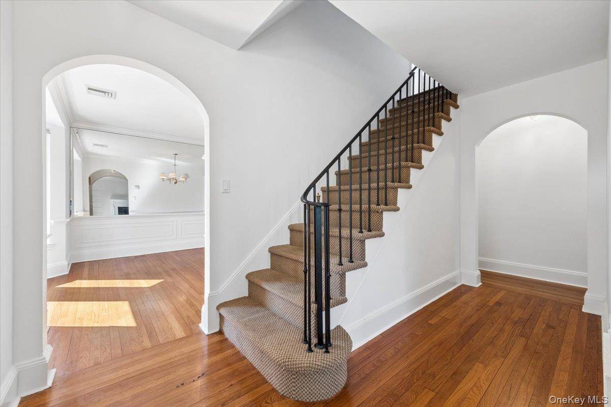 3 Bedroom Home for Sale in Scarsdale - New York - USA - 2