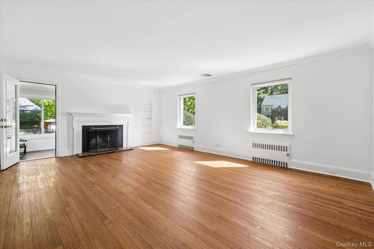 3 Bedroom Home for Sale in Scarsdale - New York - USA - 3