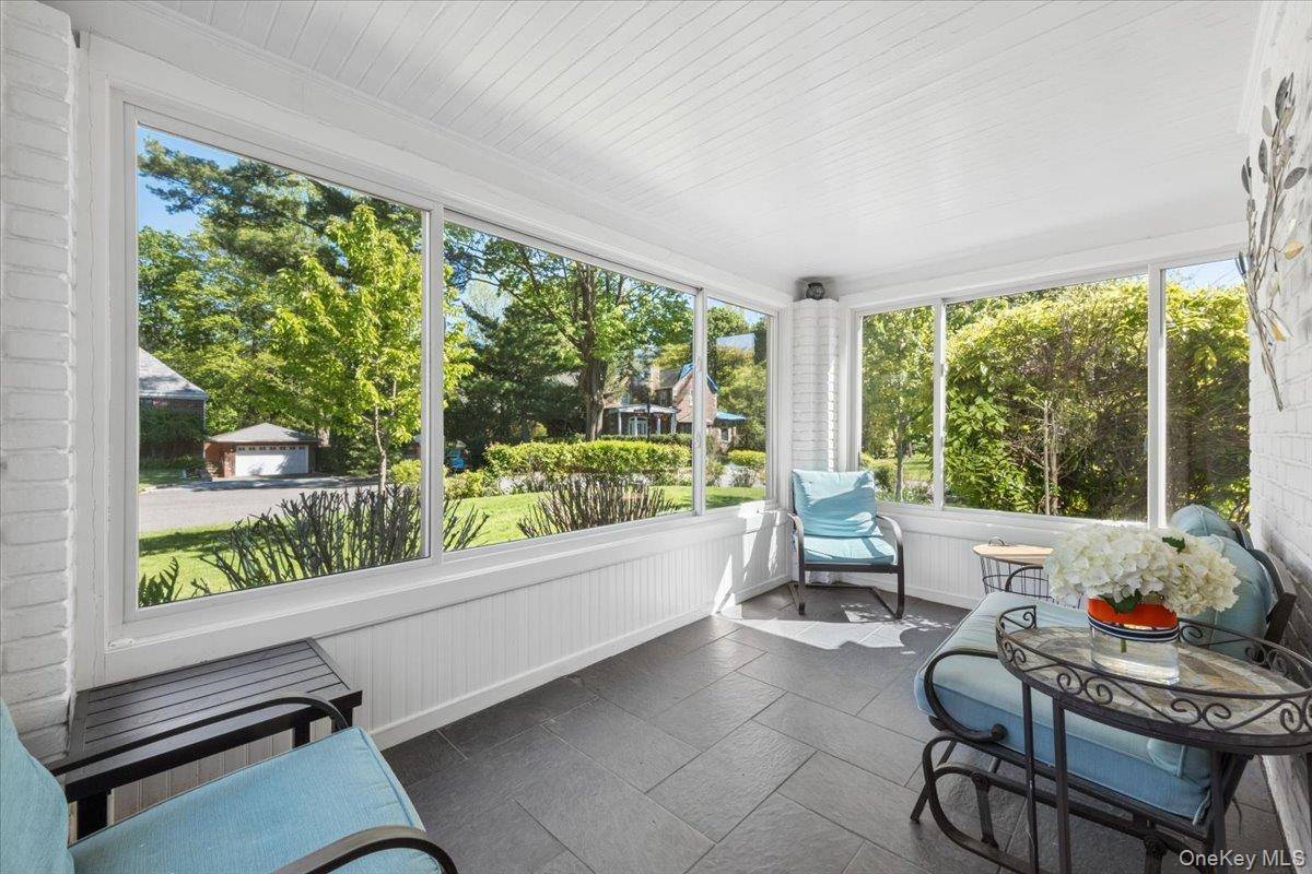3 Bedroom Home for Sale in Scarsdale - New York - USA - 6