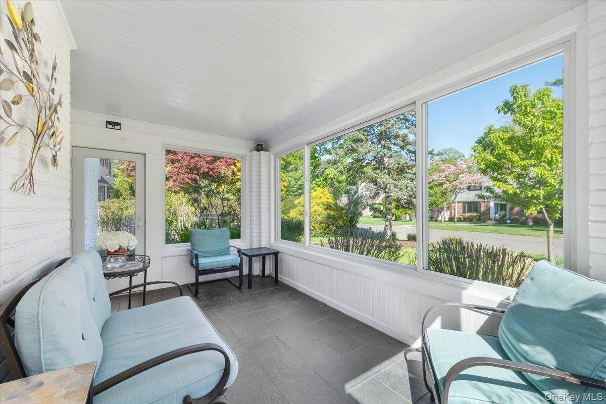 3 Bedroom Home for Sale in Scarsdale - New York - USA - 7