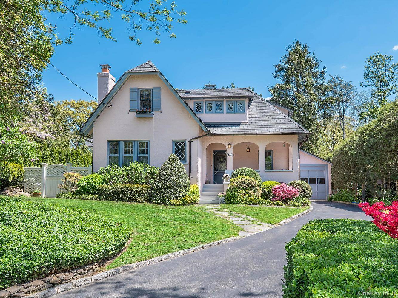 Casa de 3 Dormitorios en Venta en Sea Cliff - Nueva York - EE. UU. - 1