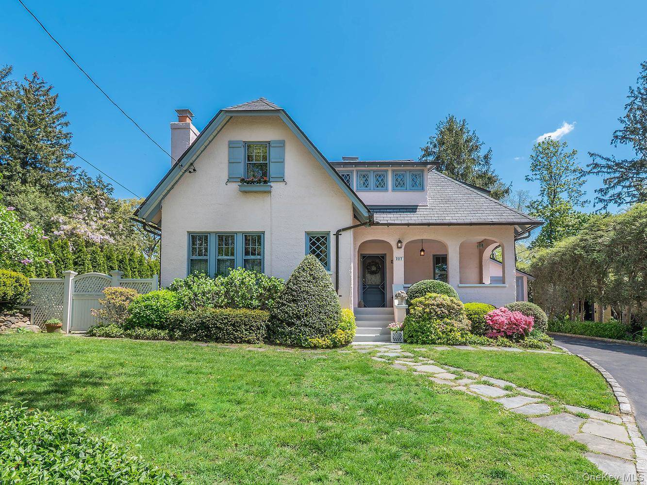 Casa de 3 Dormitorios en Venta en Sea Cliff - Nueva York - EE. UU. - 2