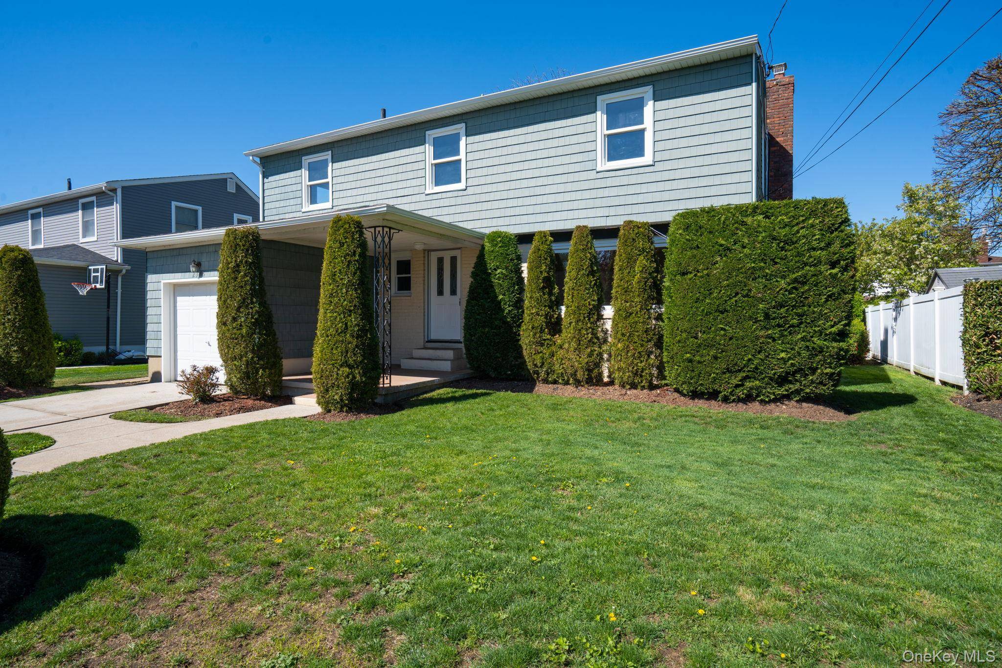 Casa de 3 Dormitorios en Venta en Seaford - Nueva York - EE. UU. - 1