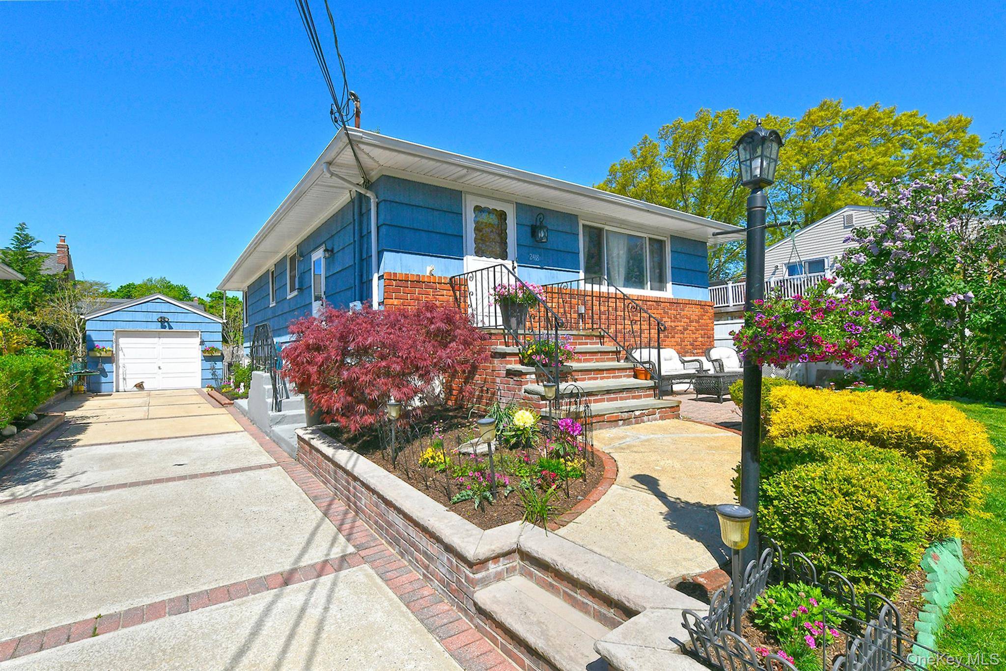 Casa de 3 Dormitorios en Venta en Seaford - Nueva York - EE. UU. - 1
