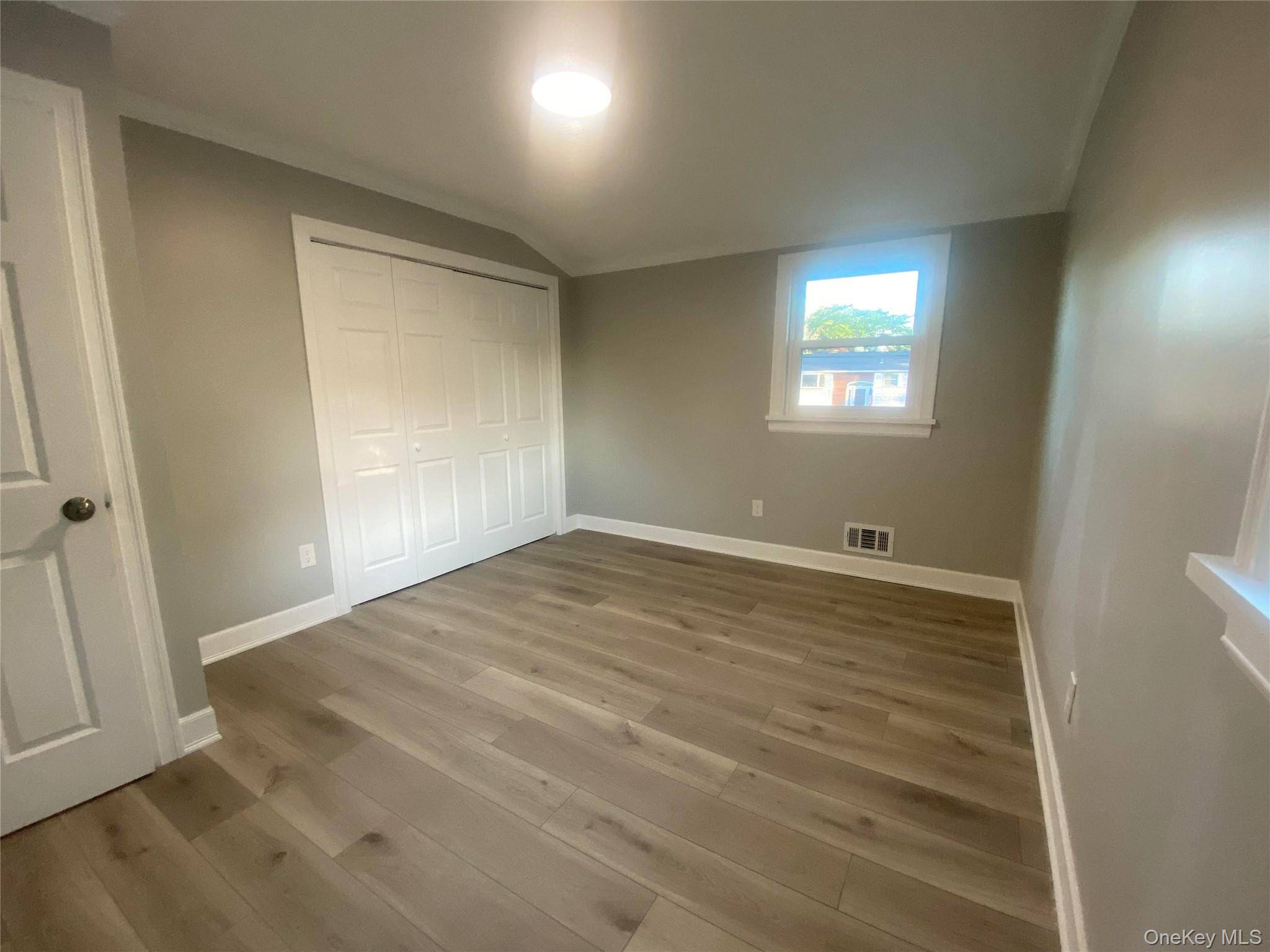 Casa com 3 Quartos à Venda em Selden - Nova Iorque - EUA - 8
