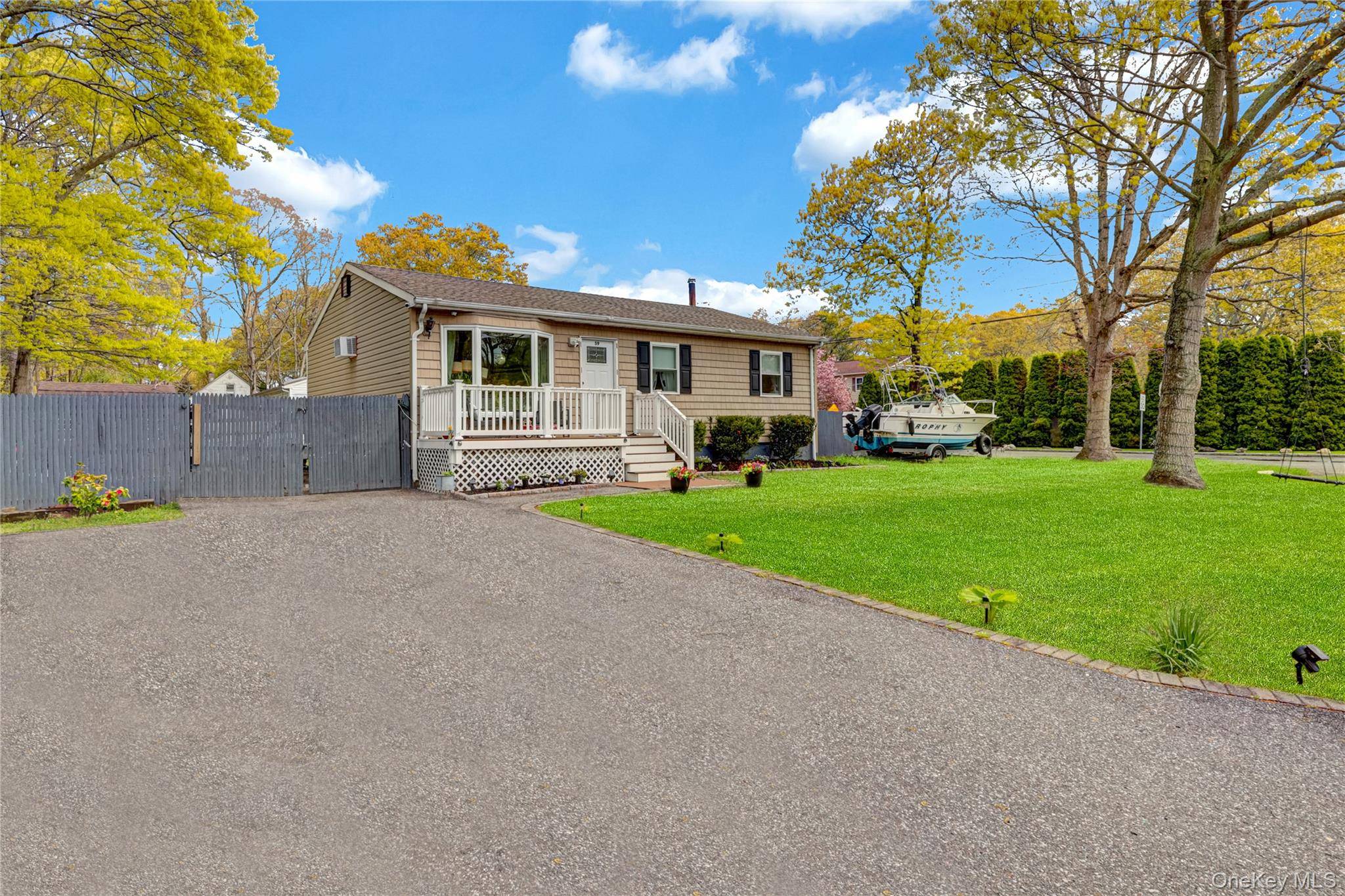 Casa de 3 Dormitorios en Venta en Shirley - Nueva York - EE. UU. - 2