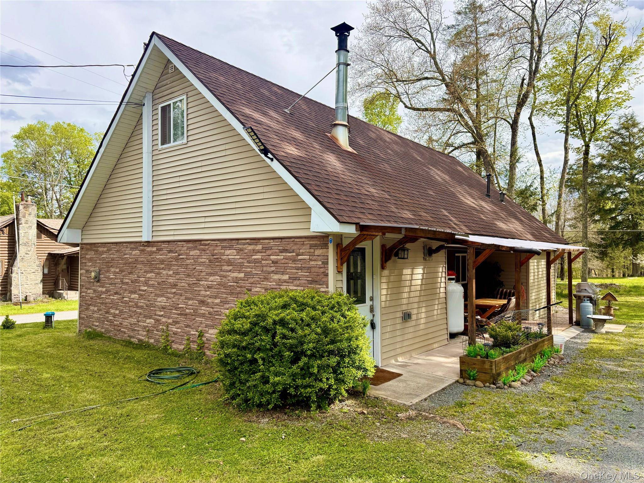 3 Bedroom Home for Sale in Smallwood - New York - USA - 2